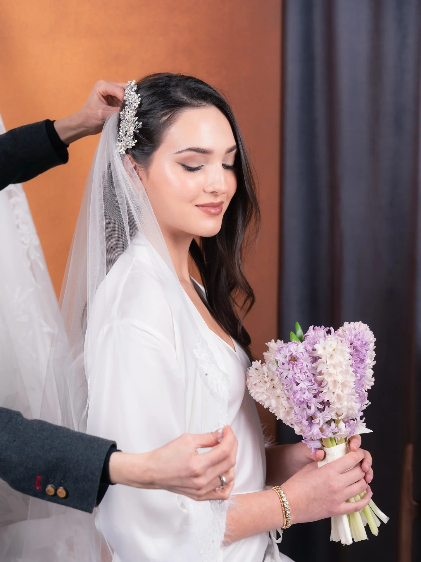 🎀 A moment just for her 
The dress waiting, the shoes slipping on, the veil softly placed 🤍
And everything starts to feel real 💞

Makeup artist &amp; hairstylist: @sarahbeauty_21 
Model: @daniela.ruscitti 
Bridal robe: @rosemo_official 
Wedding dr