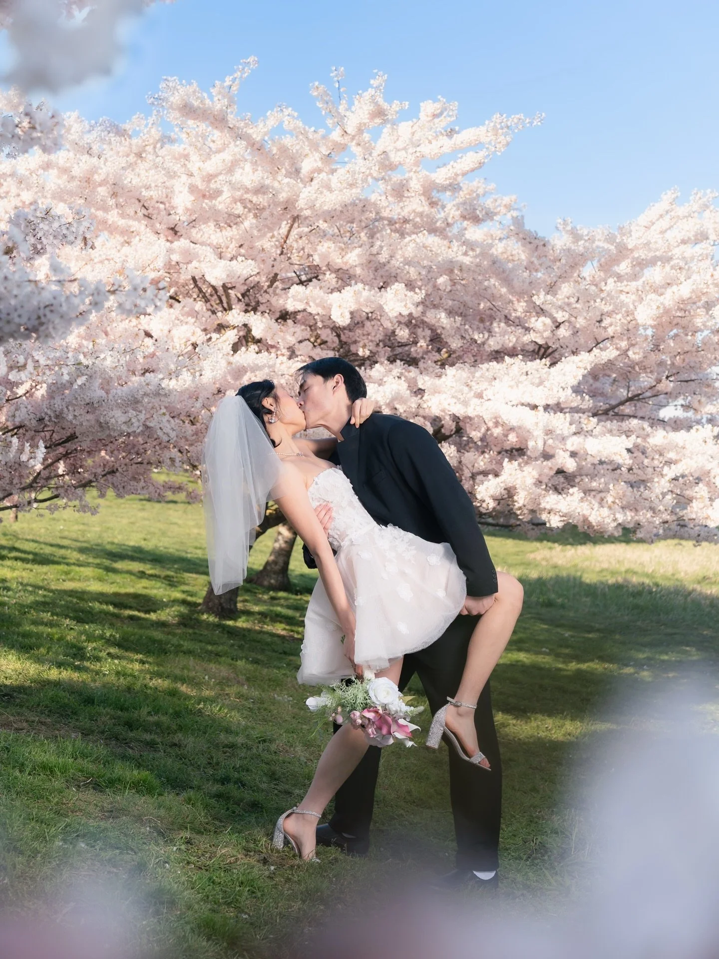 They stay in each other&rsquo;s orbit, like it&rsquo;s the easiest place to be 💞

Couple: @cocohoneypei &amp; @aaronweigh 
Makeup artist &amp; hairstylist: @sarahbeauty_21 
Dress &amp; veil: @novellebridalvancouver @novellebridal 
Flowers: @boho_flo
