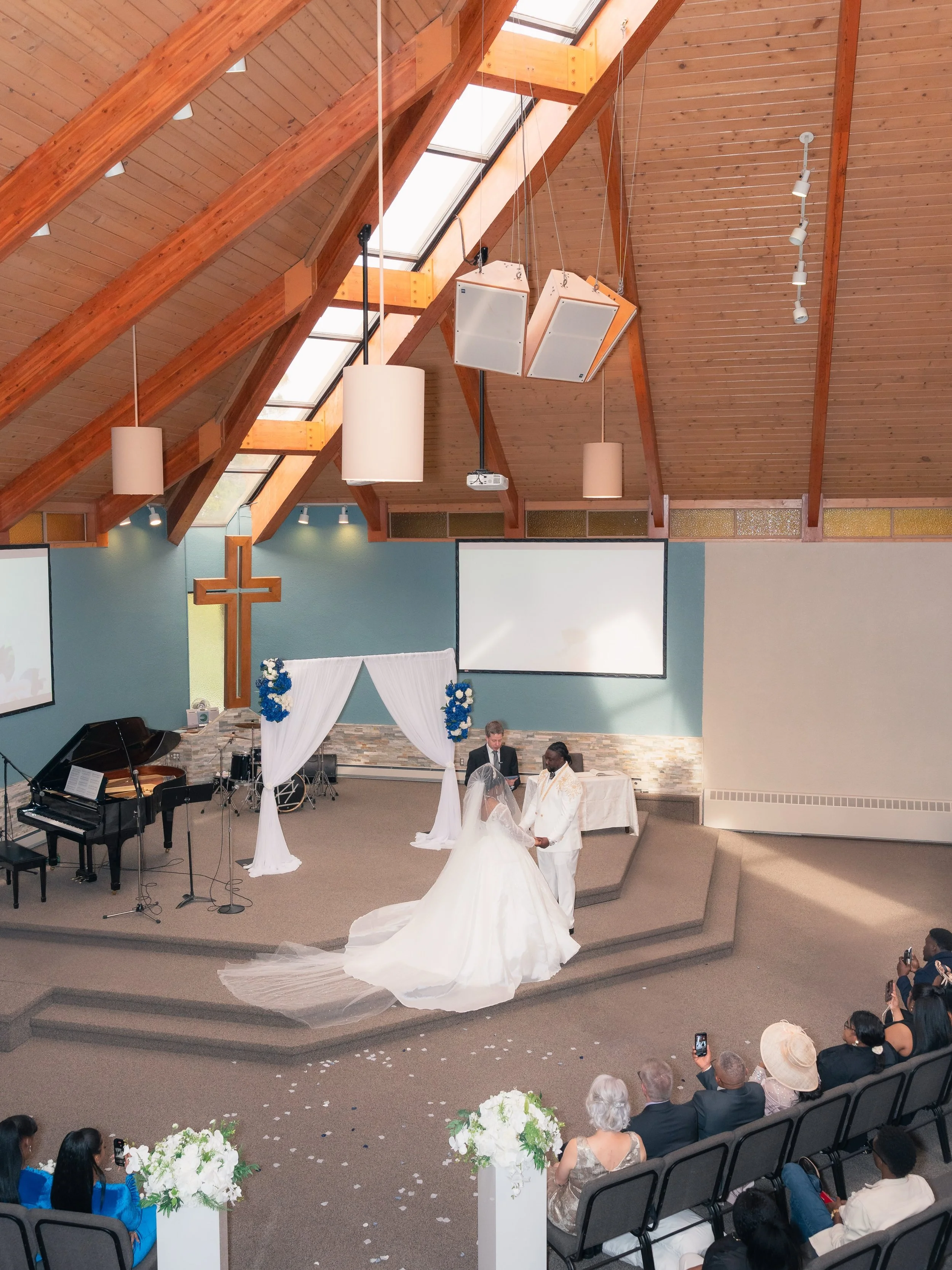 A little throwback to B &amp; I&rsquo;s beautiful wedding ceremony 🤍

Vancouver photography - Wedding photography Vancouver - patriciaphoto.com - Church wedding ceremony