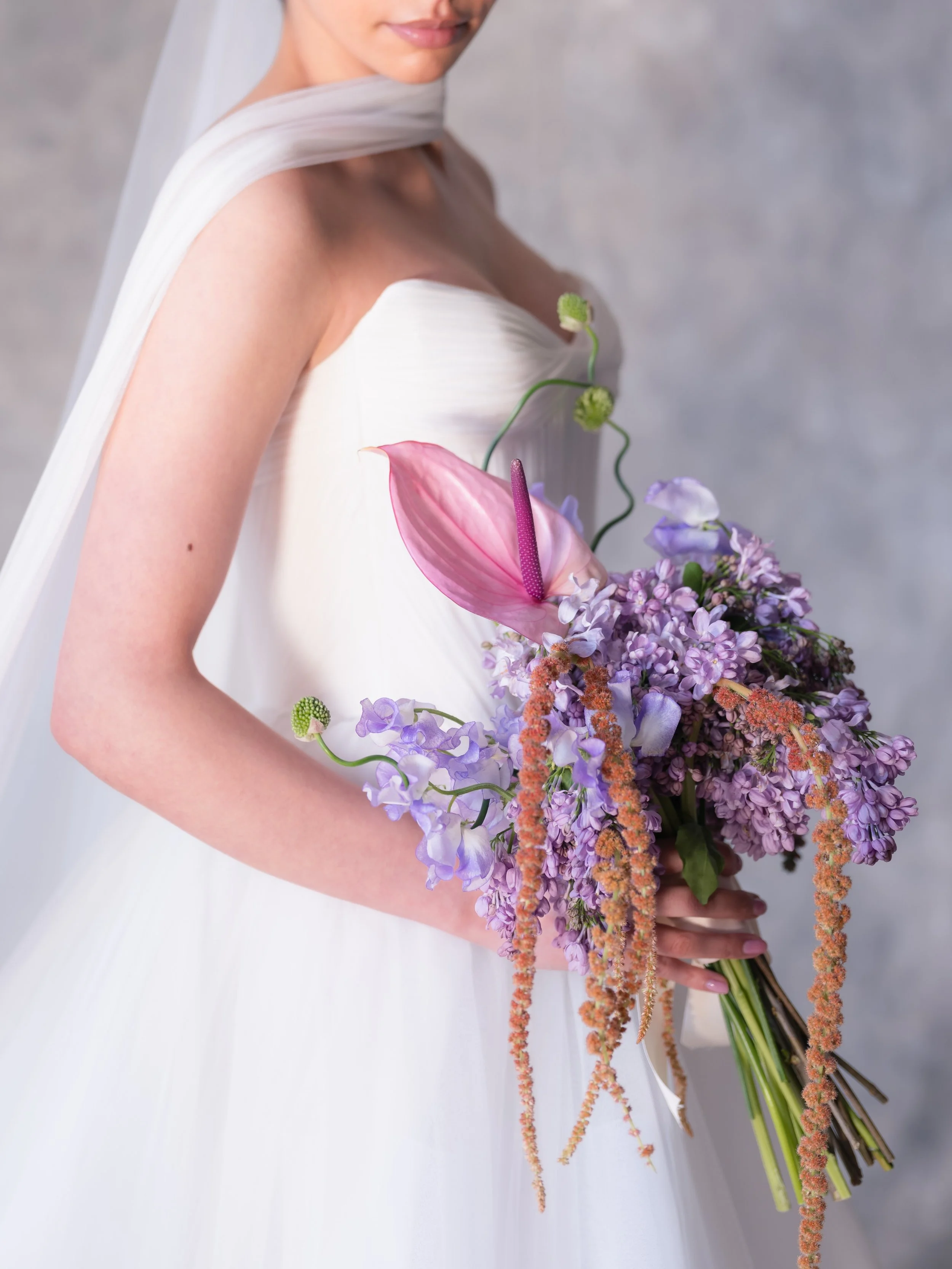 👰🏻&zwj;♀️ There&rsquo;s something so beautiful about becoming a bride 🤍 softly, quietly, and all at once 🌸

Host: @miltonphoto 
Dress: @steshaho 
Model: @reetujohal 
Makeup + Styling: @katieelwood 
Florals: @begfloral 
Agency: @strangeragency
Loc