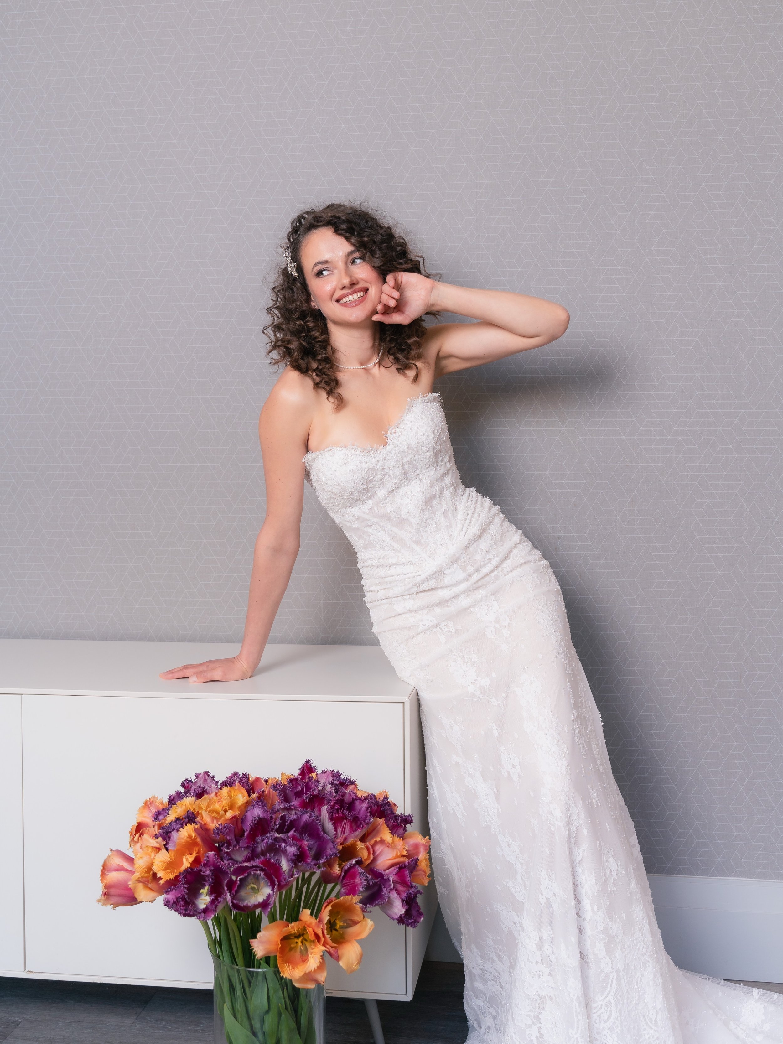 A playful little bridal moment with @sheina.olya 🌷👰🏻&zwj;♀️

Model: @sheina.olya
Makeup artist &amp; hairstylist: @sarahbeauty_21
Dress &amp; veil: @novellebridalvancouver @novellebridal
Photographer &amp; flowers &amp; creative director: @patrici