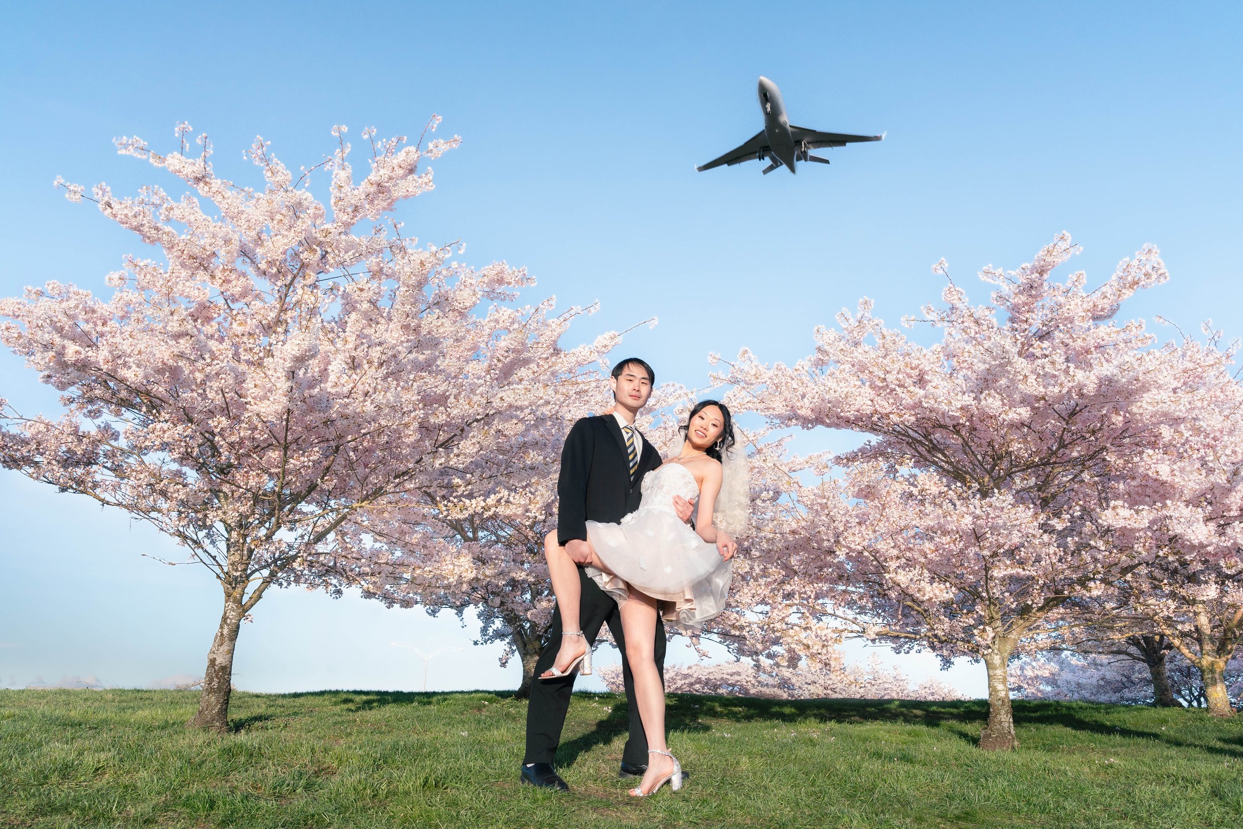 Coco&Aaron_plane_full_pic2.jpg