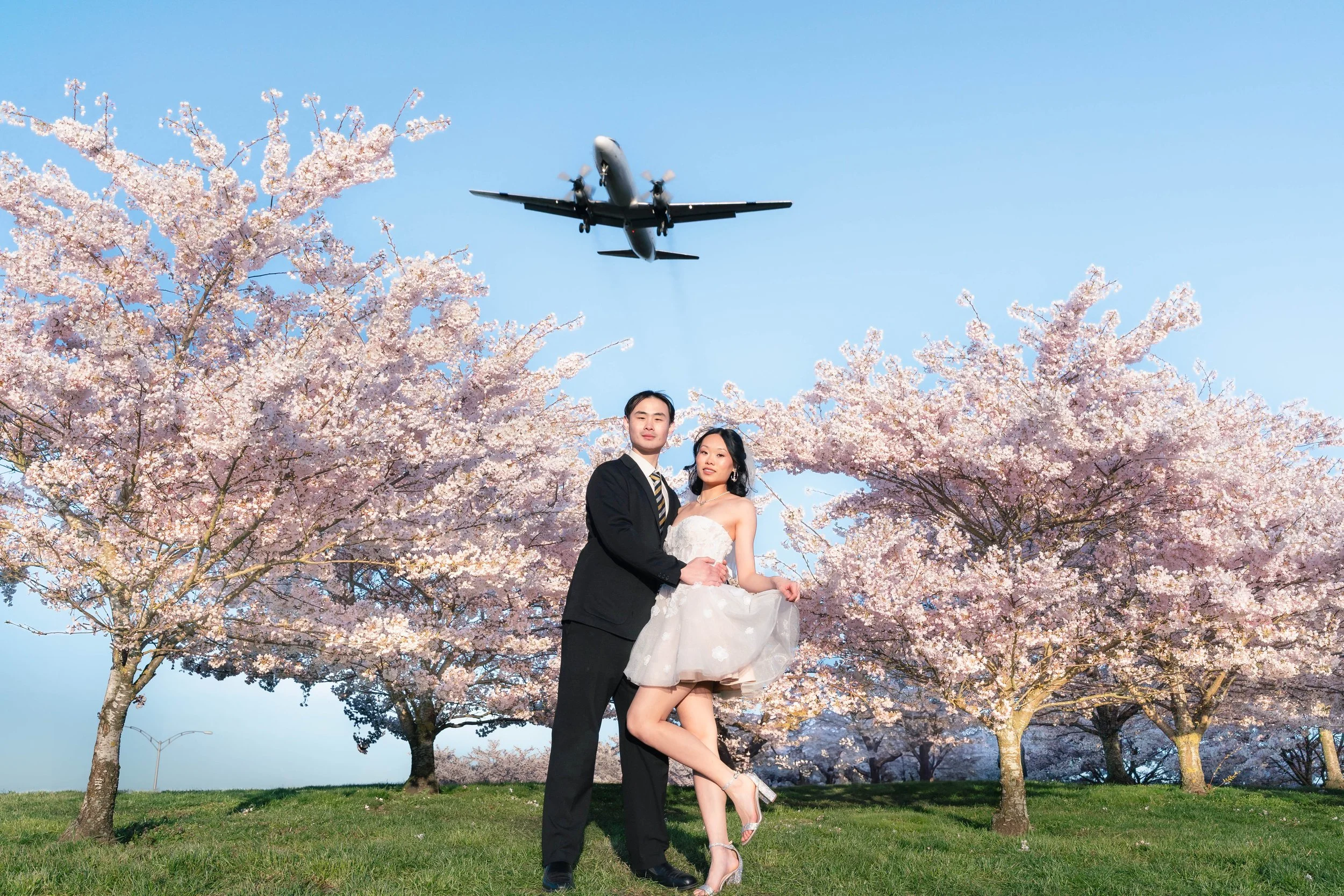 Coco&Aaron_plane_full_pic4.jpg