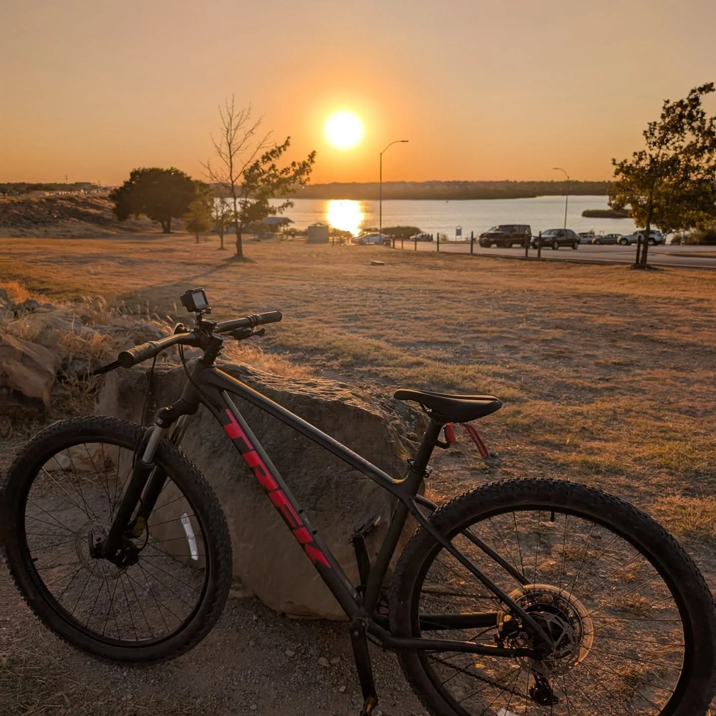 Checked out a new trail tonight. Nice 6+ mile loop around the lake. #fortworth #marinecreeklake #trekmarlin5 #trekbikes #optoutside