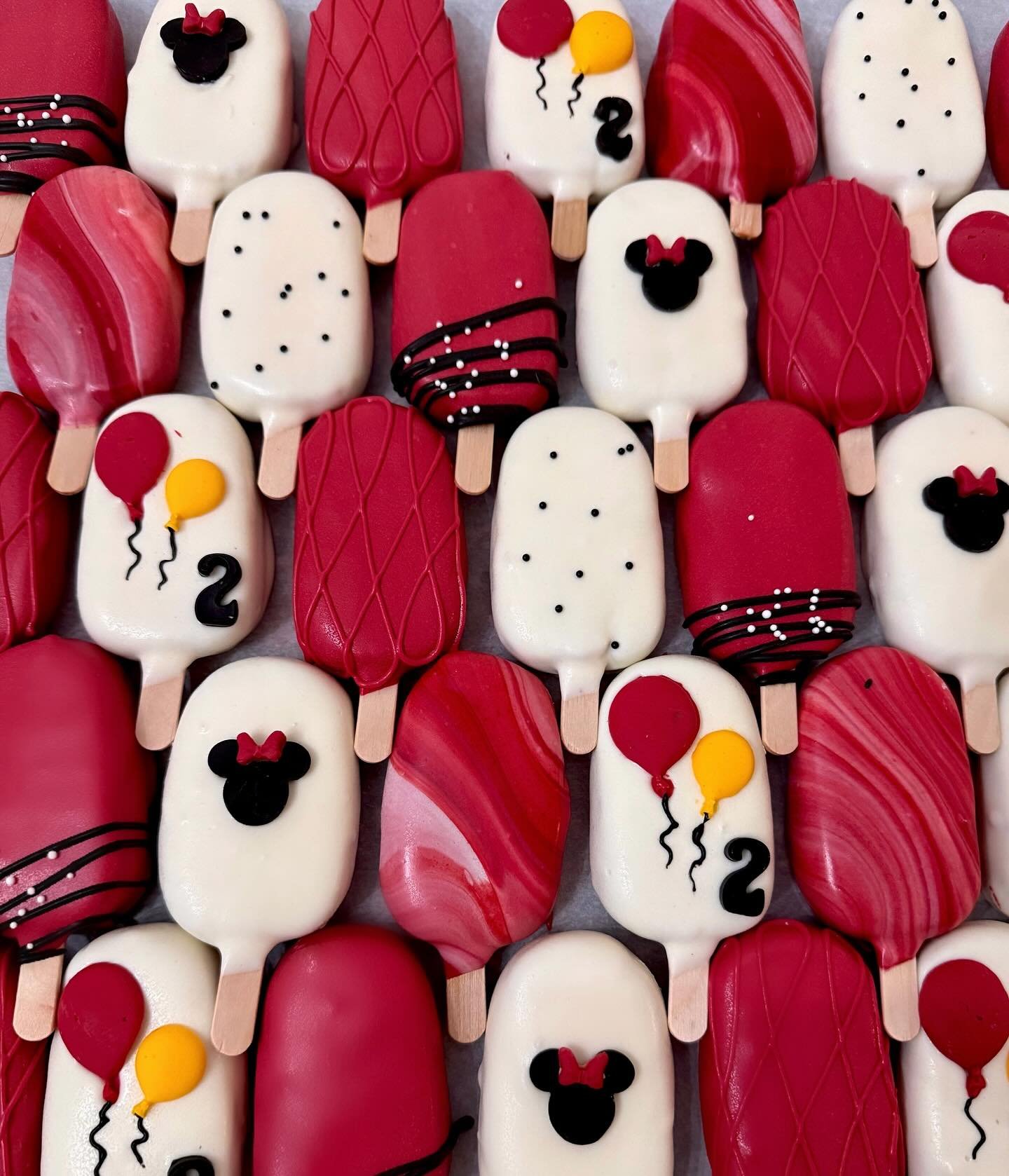 Oh Twodles first birthday party pops !
.
.
#baker #cake #cakepops #cakesicles #disneycakepops