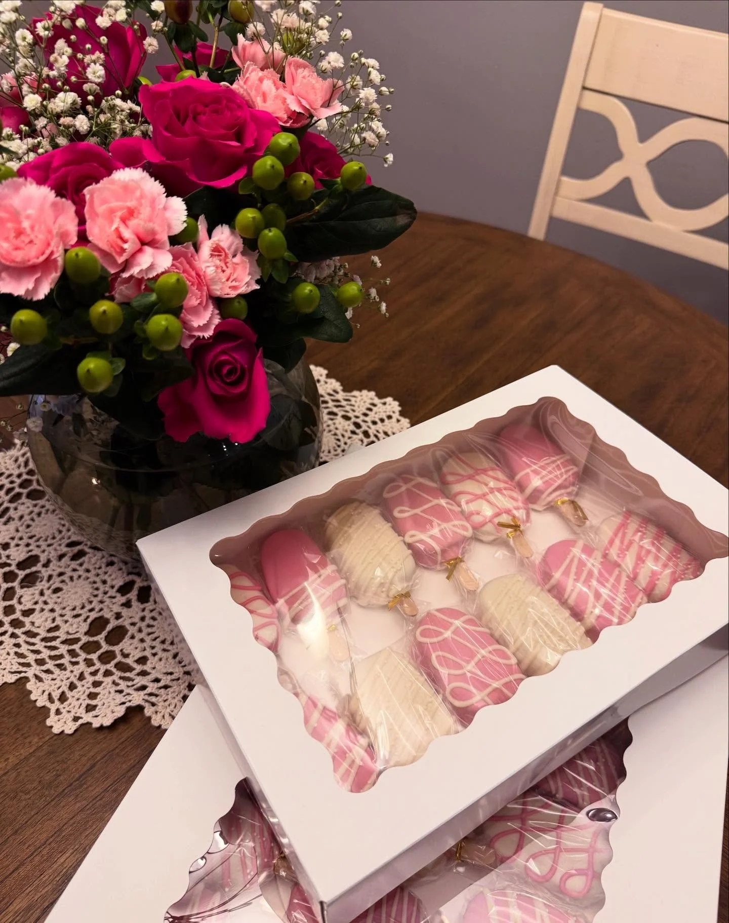 couldn&rsquo;t resist this photo op
.
.
#baker #cake #cakepops