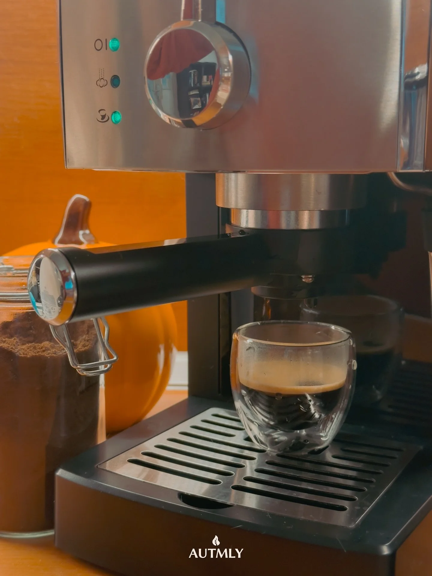 Cozy Friday morning in Autumn 🍂 

#slowmornings #cozyayhome #mindfulness #mindfulmoments #cozyliving #autumnwalks #autumnmornings