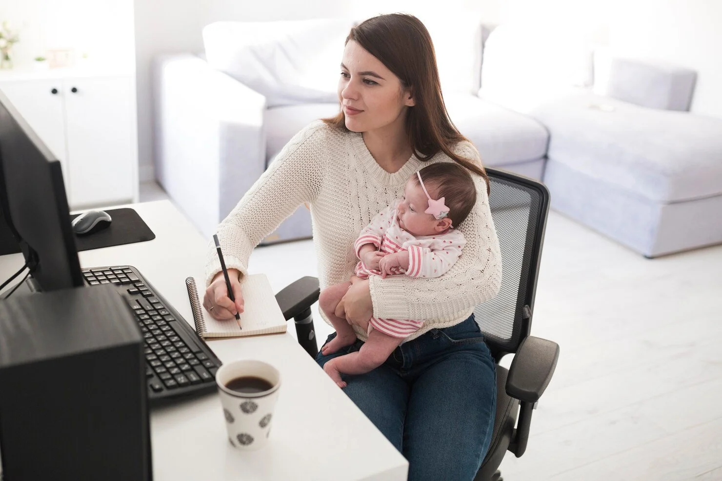 Why is Professional Nanny Hiring in Dubai Better Than Informal Help?