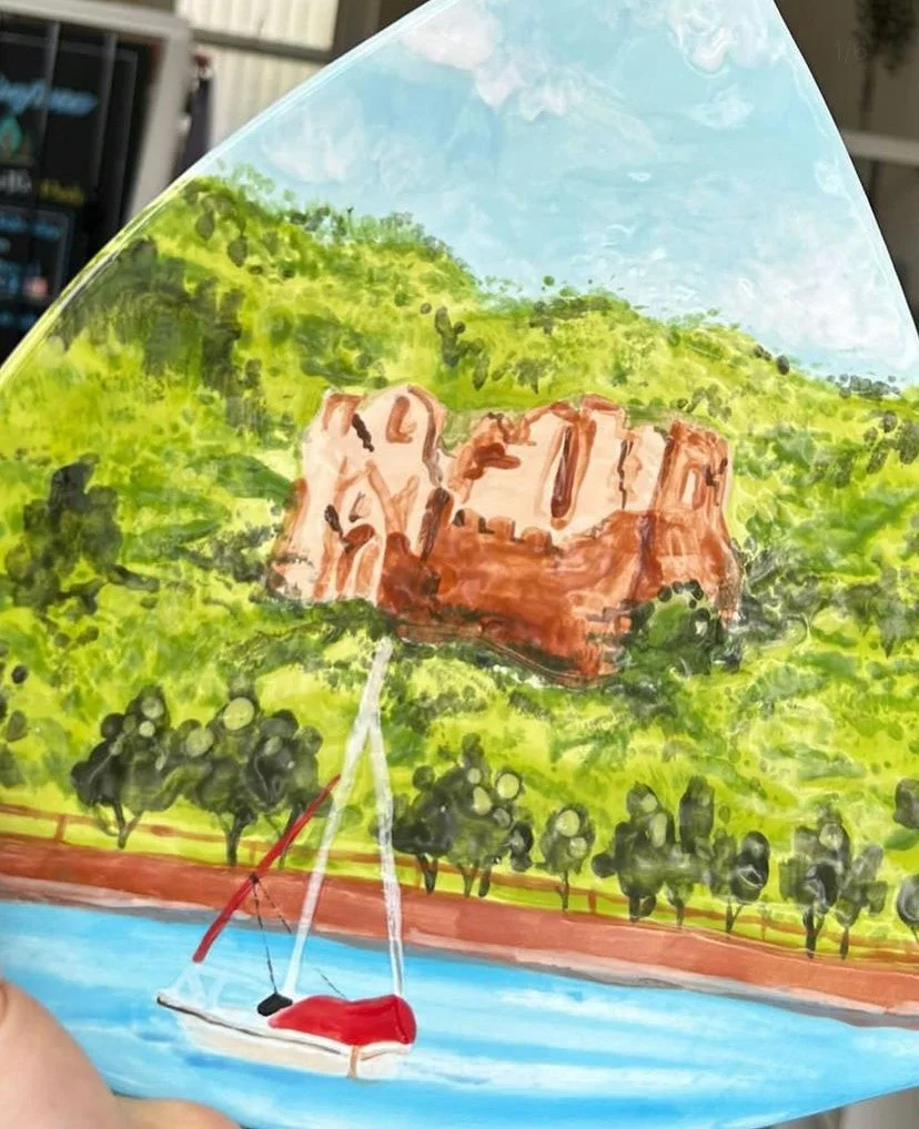 Oystermouth castle on a plate. This plate was presented to the Mayor of Hennebont on behalf of the Mumbles Community Council. It was made to commemorate the Mumbles and Hennebont Twinning Association