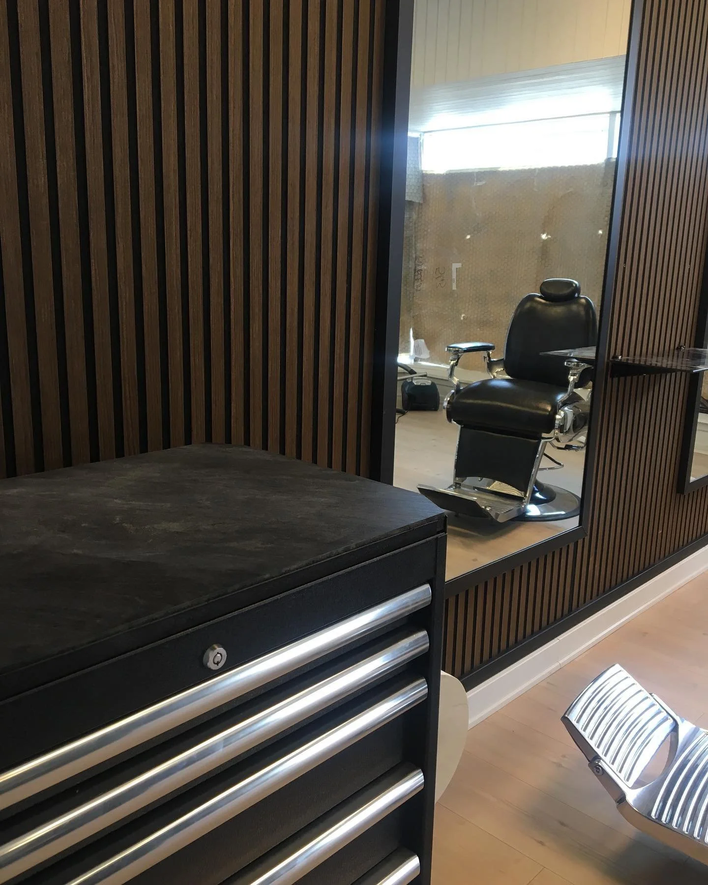 Vi blev i weekenden f&aelig;rdig med renoveringen af H&rsquo;s Barbershop i Holstebro. 

G&aring;r du om dr&oslash;mme med sm&aring; eller store renoveringer, s&aring; t&oslash;v ikke med og tage kontakt.
