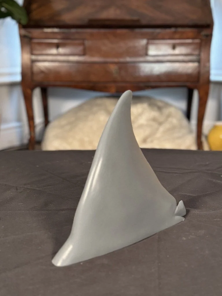 Side view of Half Wing Ray, a sculpture by Julien Hipeau, cast in Jesmonite, a sustainable resin chosen for its durability and fine detail.