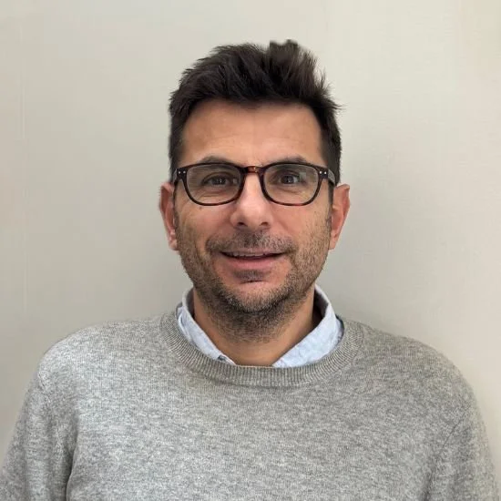 Portrait of Julien Hipeau, artist and sculpture.