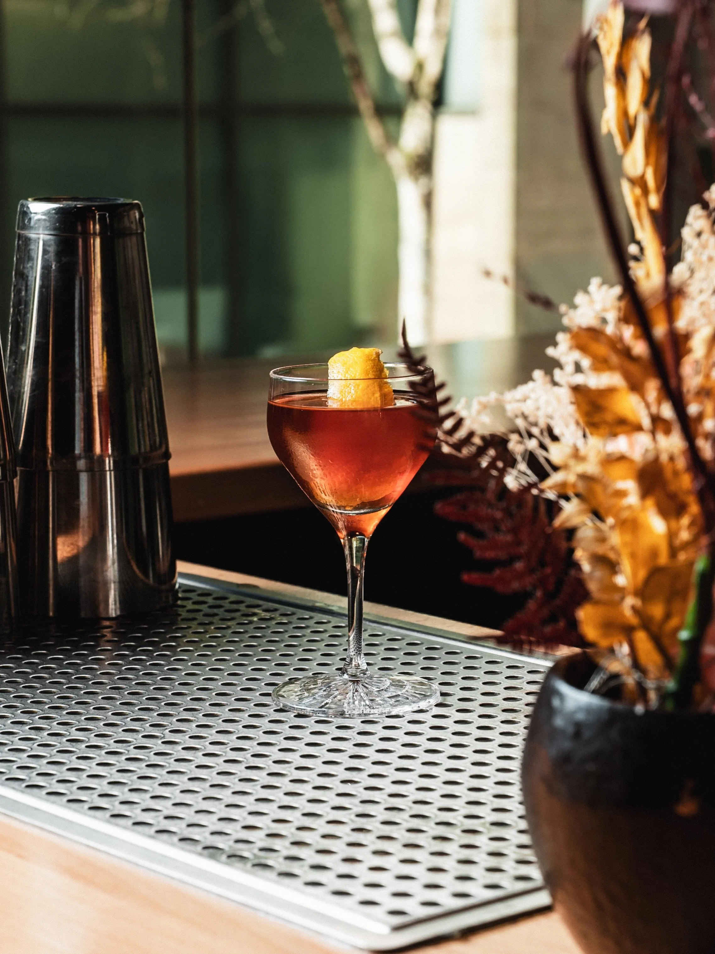 HAPPY HOUR
12-4 
.
&pound;1 Oysters &amp; &pound;8 Aperitivos
.
Everyday