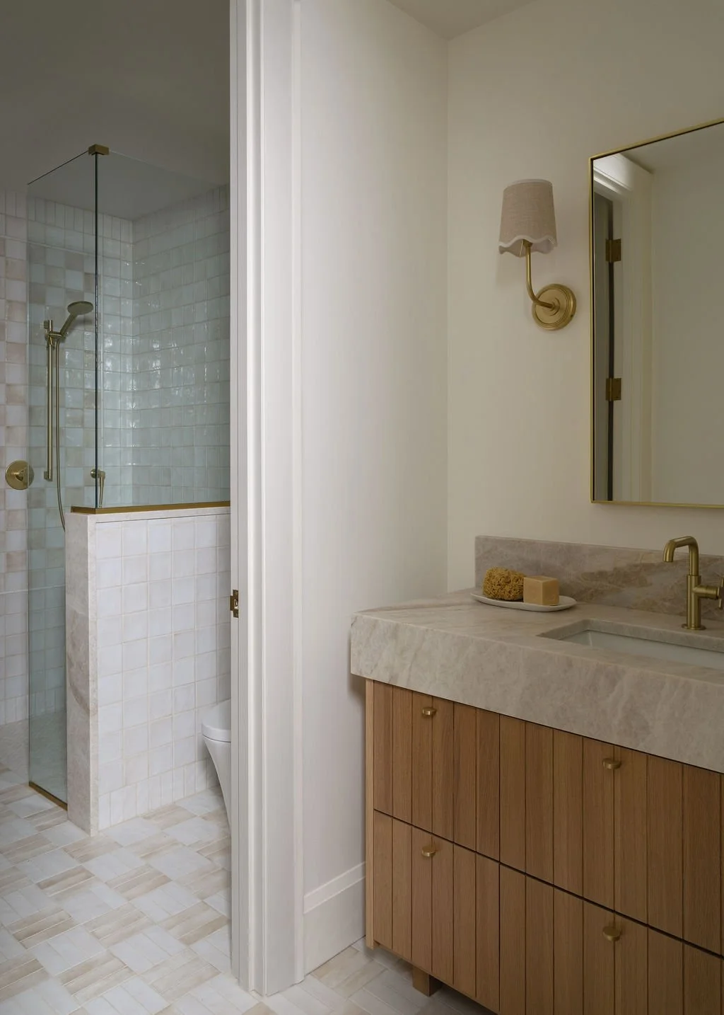 lake-oswego-lakeview-home-guest-en-suite-athroom-shower.jpg