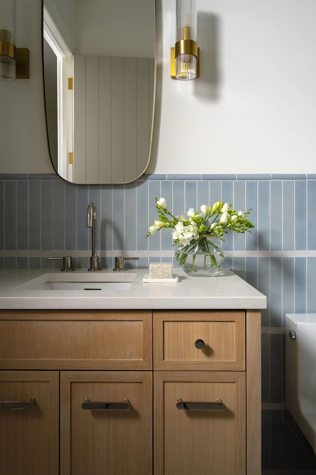 lake-oswego-lakeview-home-guest-en-suite-bathroom-oak-vanity.jpg