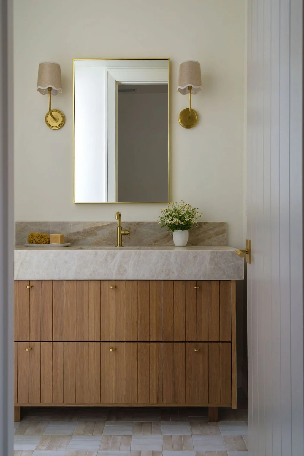 lake-oswego-lakeview-home-guest-en-suite-bathroom-checkered-floor.jpg