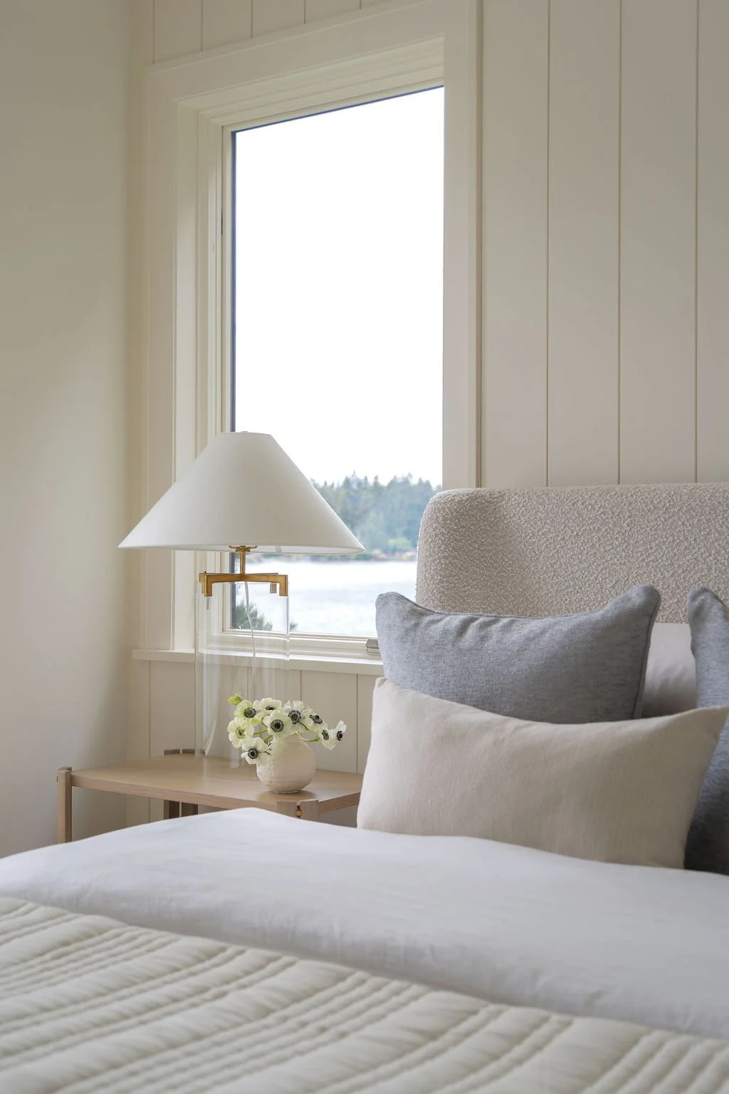 lake-oswego-lakeview-home-primary-bedroom-neutral-bedding.jpg
