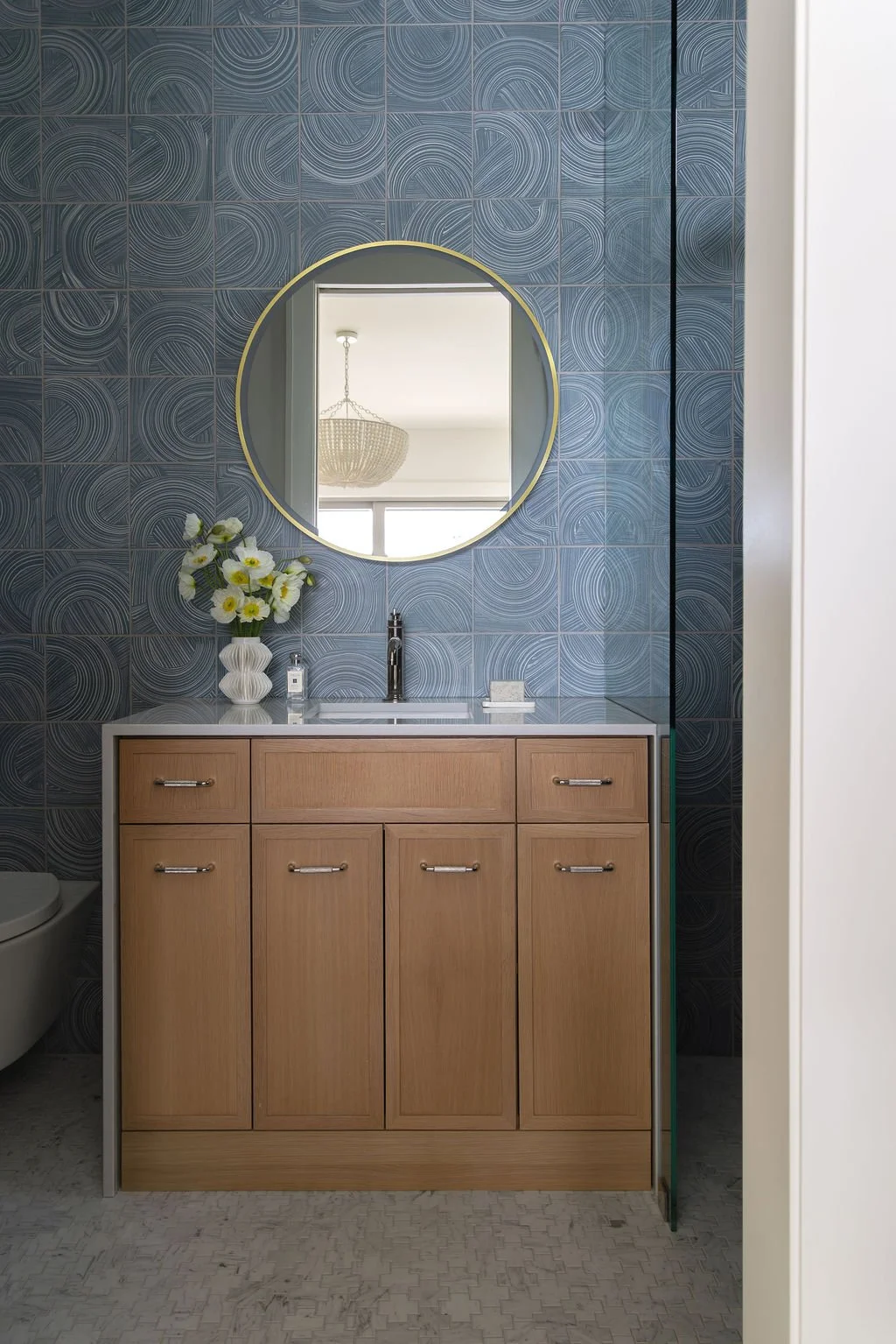 lake-oswego-lakeview-home-guest-en-suite-bathroom.jpg