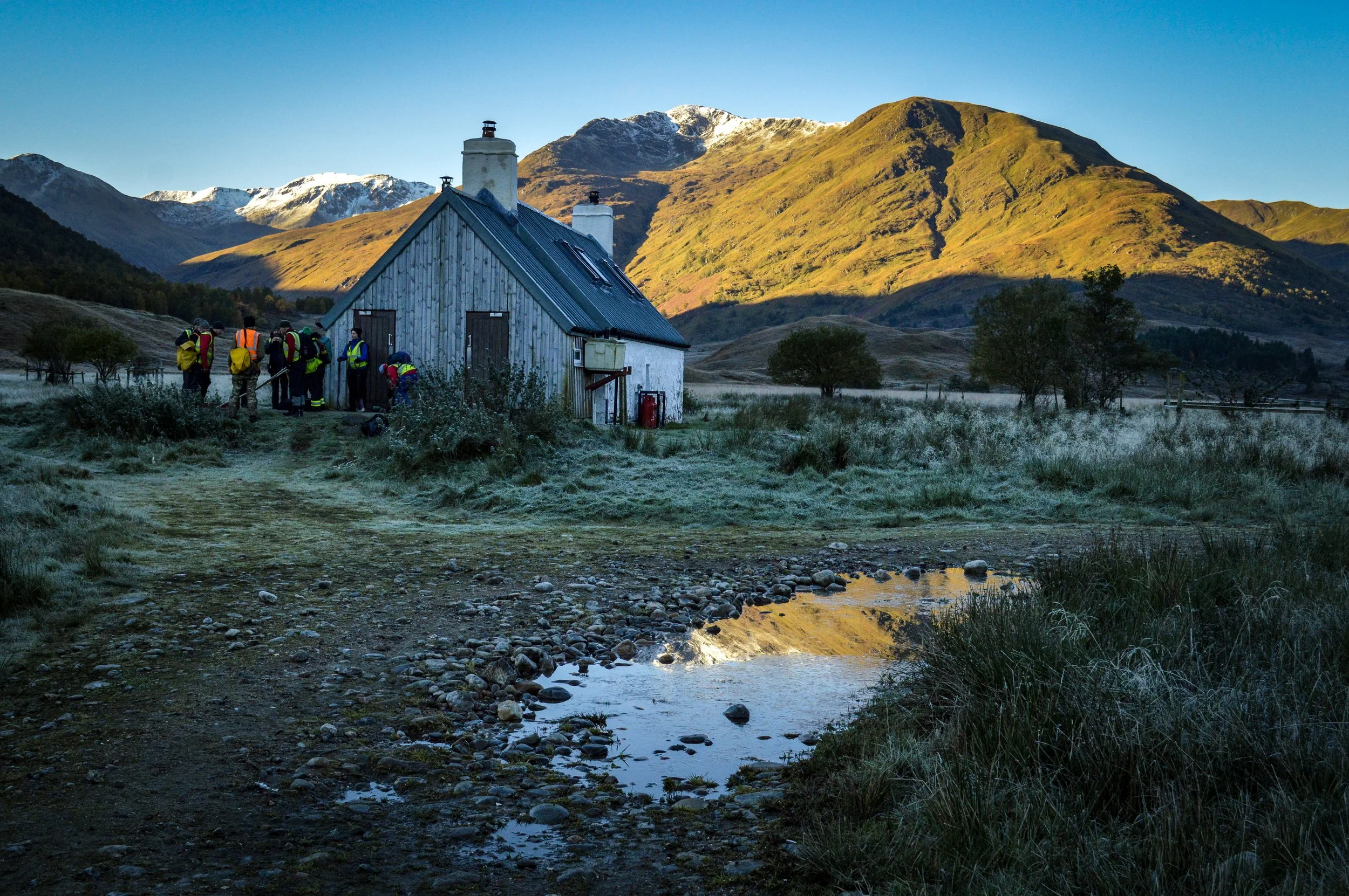 A small cabin surrounded by mountains