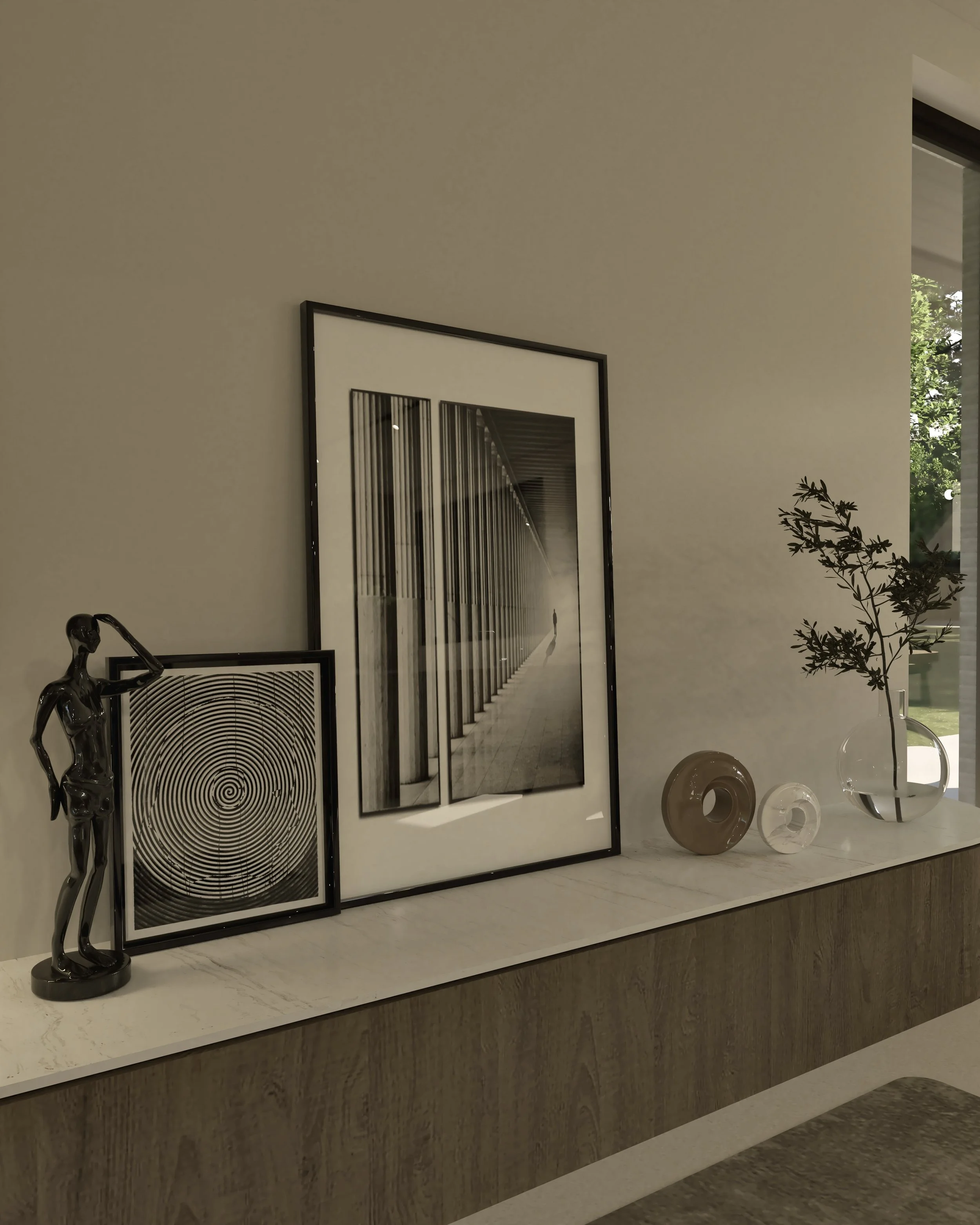 Decoratieve kunstwerken en foto's op een witte kiev op een houten console, inclusief een abstract standbeeld, een zwart-wit foto met lijnen, en een glazen vaas met een tak met bladeren