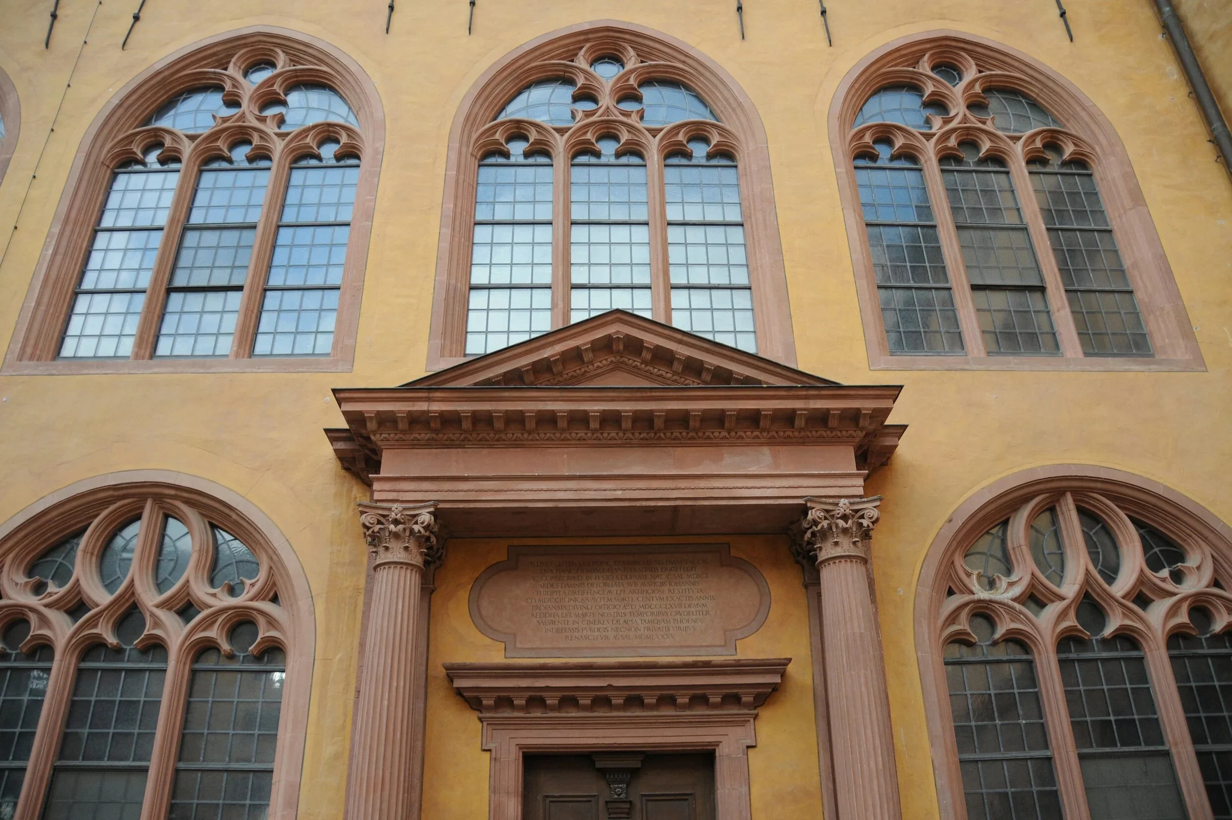 Vertical Restraints and Online Commerce