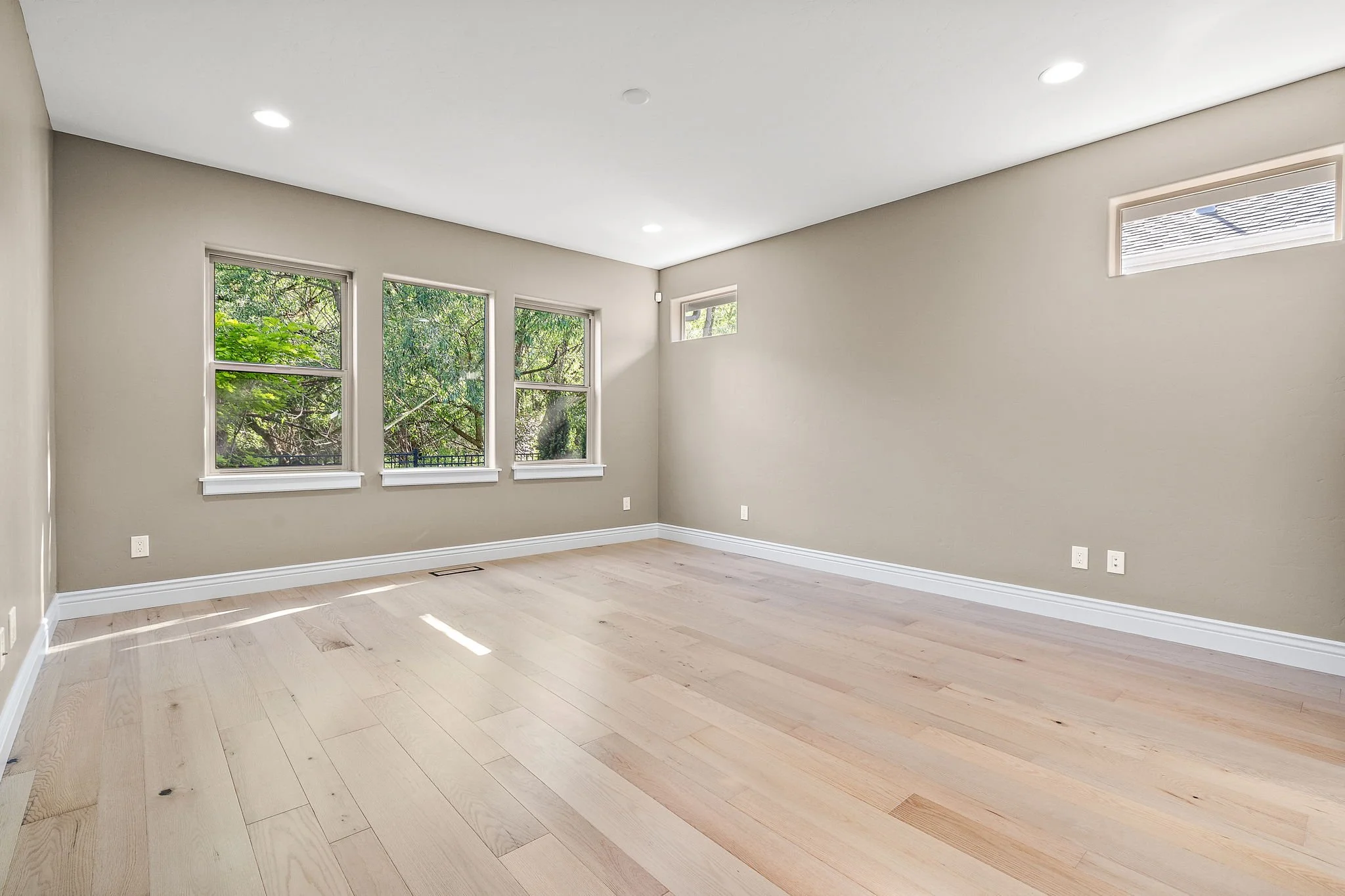 16-web-or-mls-174 E Grove Creek Ln-16.jpg