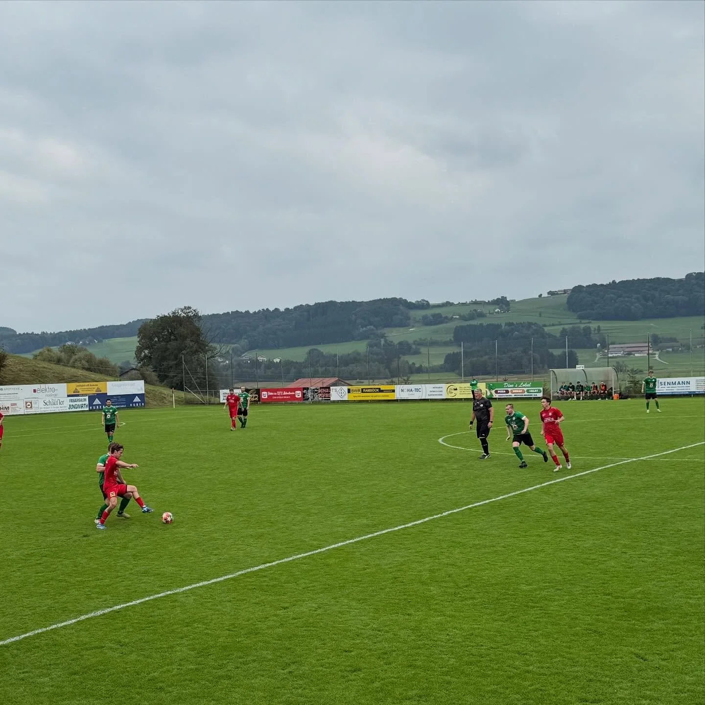 Punkteteilung in Runde 8: Hei&szlig;e Derby-Atmosph&auml;re, volle Spannung &ndash; und am Ende zweimal Punkteteilung! Unsere Kampfmannschaft trennte sich nach 90 intensiven Minuten mit 1:1 von Obertrum. Auch die Resi zeigte gro&szlig;en Einsatz und 
