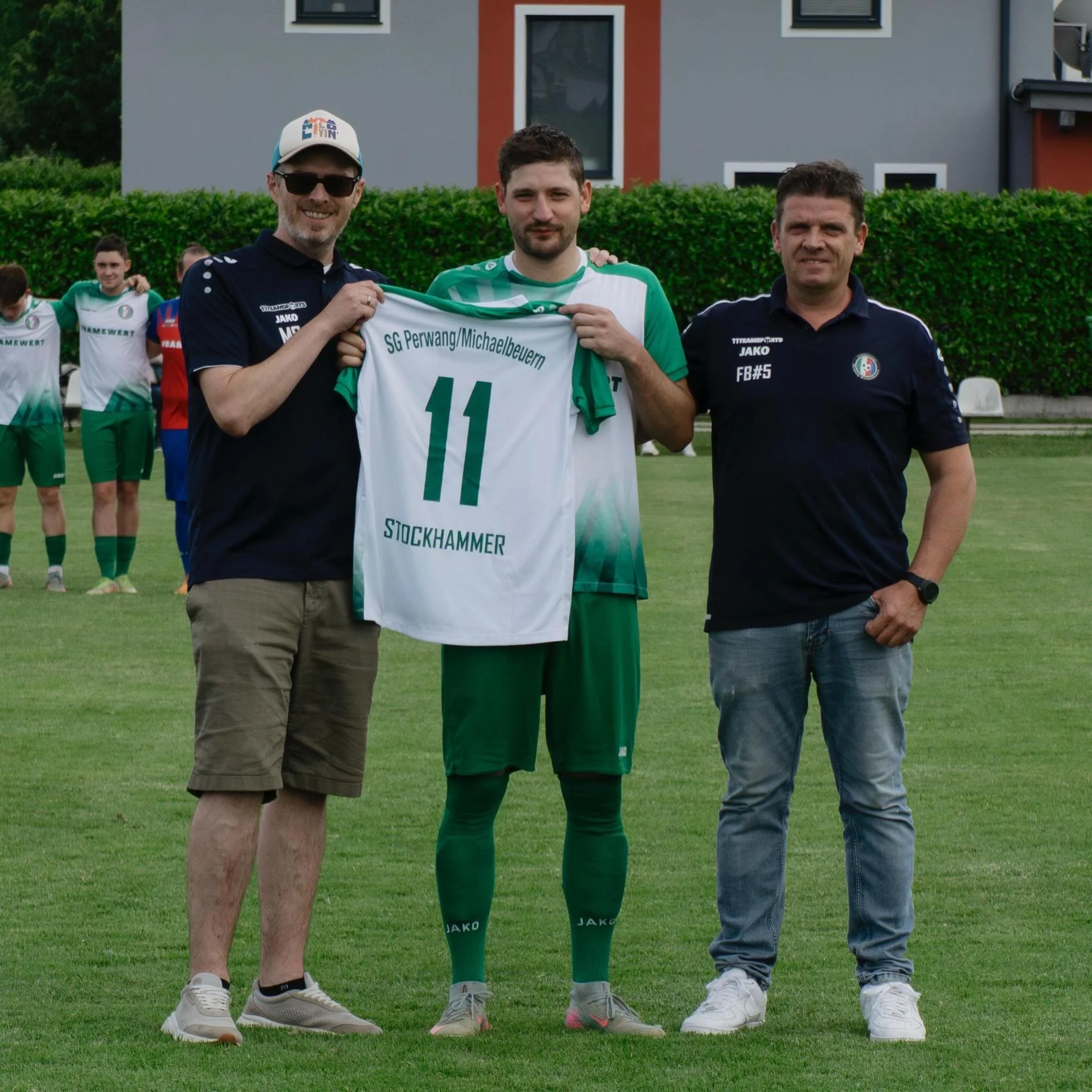 Servus Hansi ⚽️🫶🏻
169 Tore (davon 2 x Liga-Torsch&uuml;tzenk&ouml;nig) in 339 KM-Spielen! Hansi, danke f&uuml;r eine herausragende Karriere und deinen Einsatz f&uuml;r die SG! Wir ziehen den Hut und w&uuml;nschen eine sch&ouml;ne Fu&szlig;ballpensi