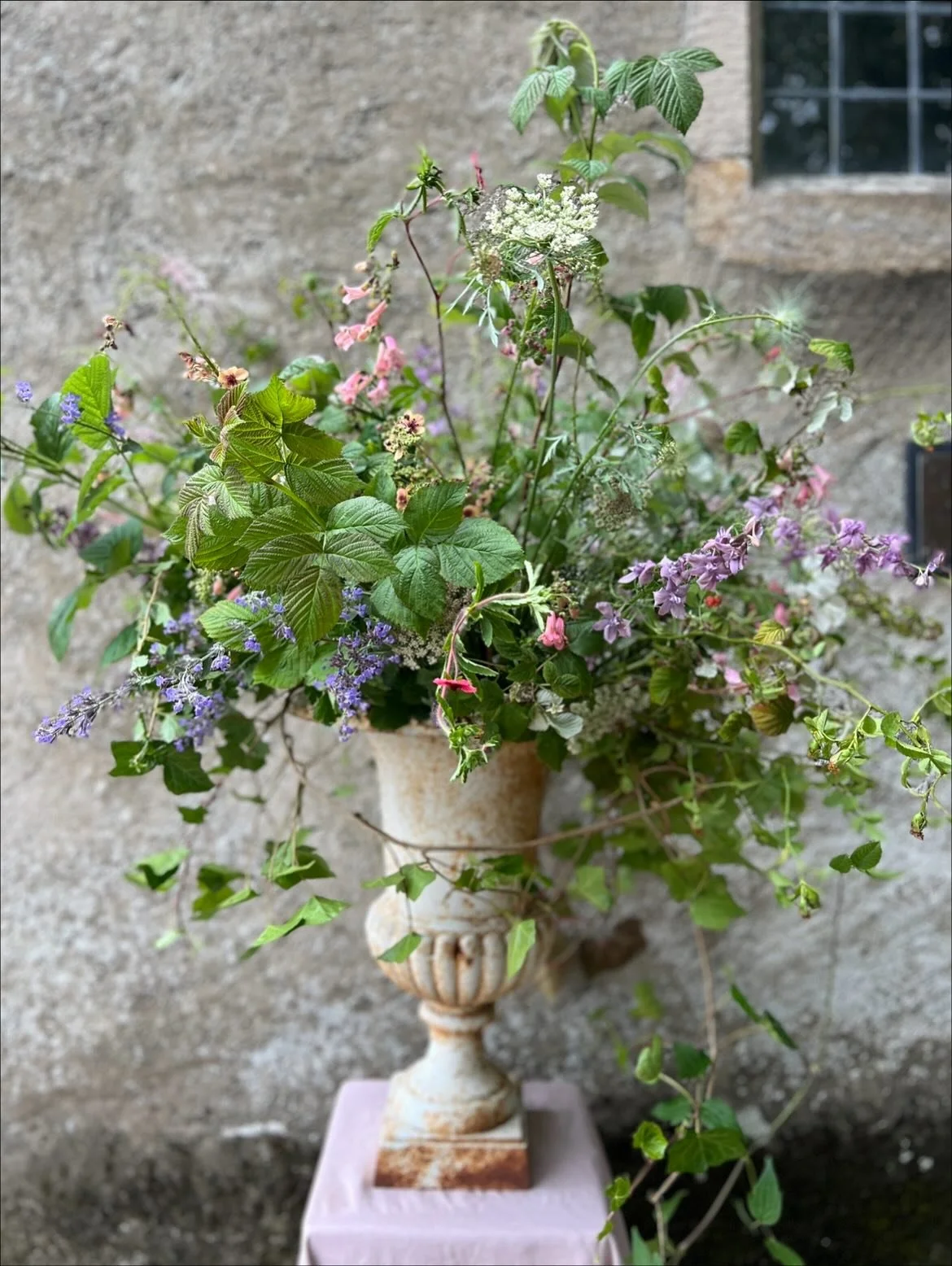 The event urn 🪴

One of my favourite pieces from flower school &mdash; a natural showstopper that feels deeply rooted in the English countryside. Gathered in a way that looks effortless but is beautifully considered, keeping space for you to see eve