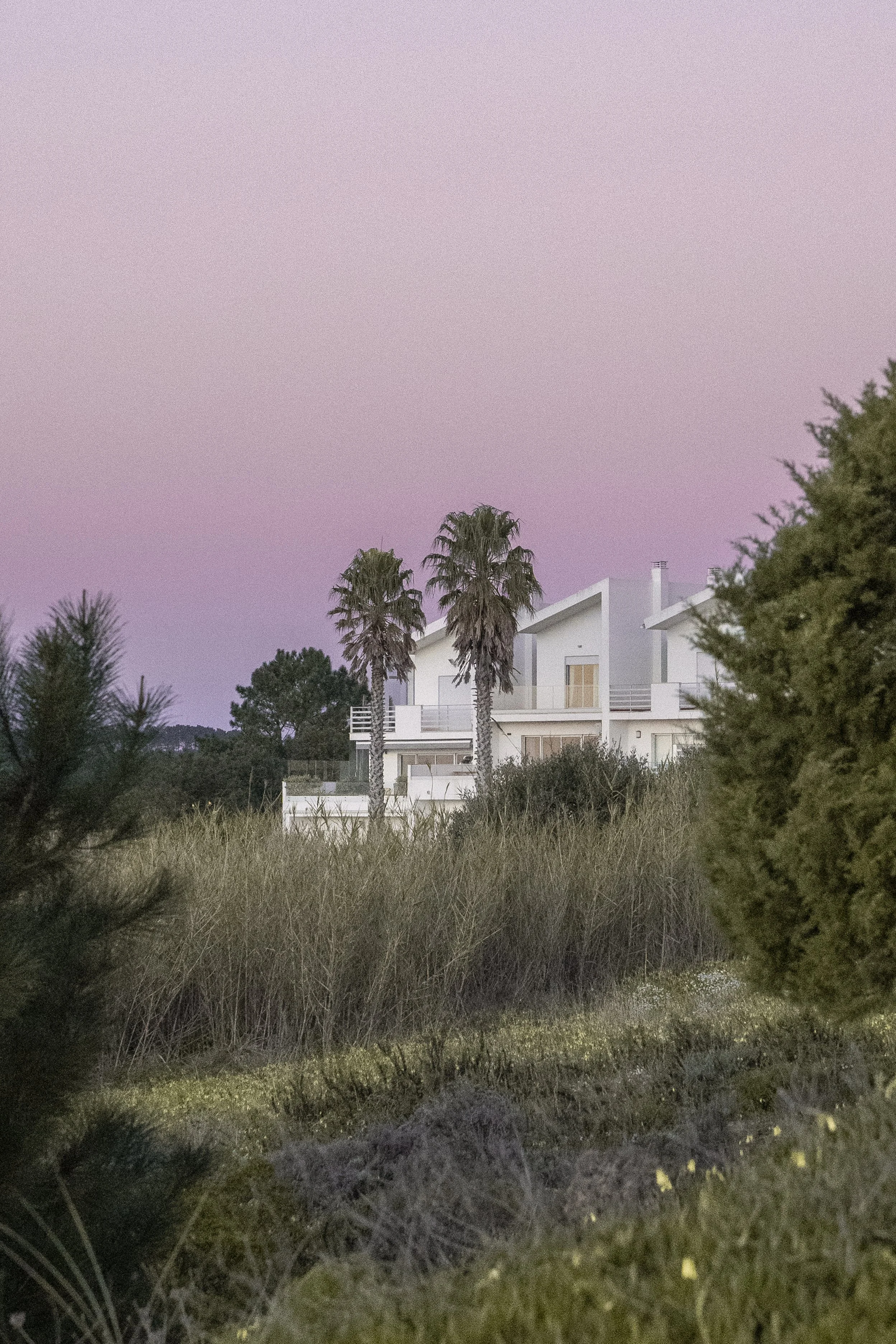 Professional photographer in Portugal, Nike Ossler captured a personal photography series in Nazaré, exploring coastal life through documentary and storytelling imagery.