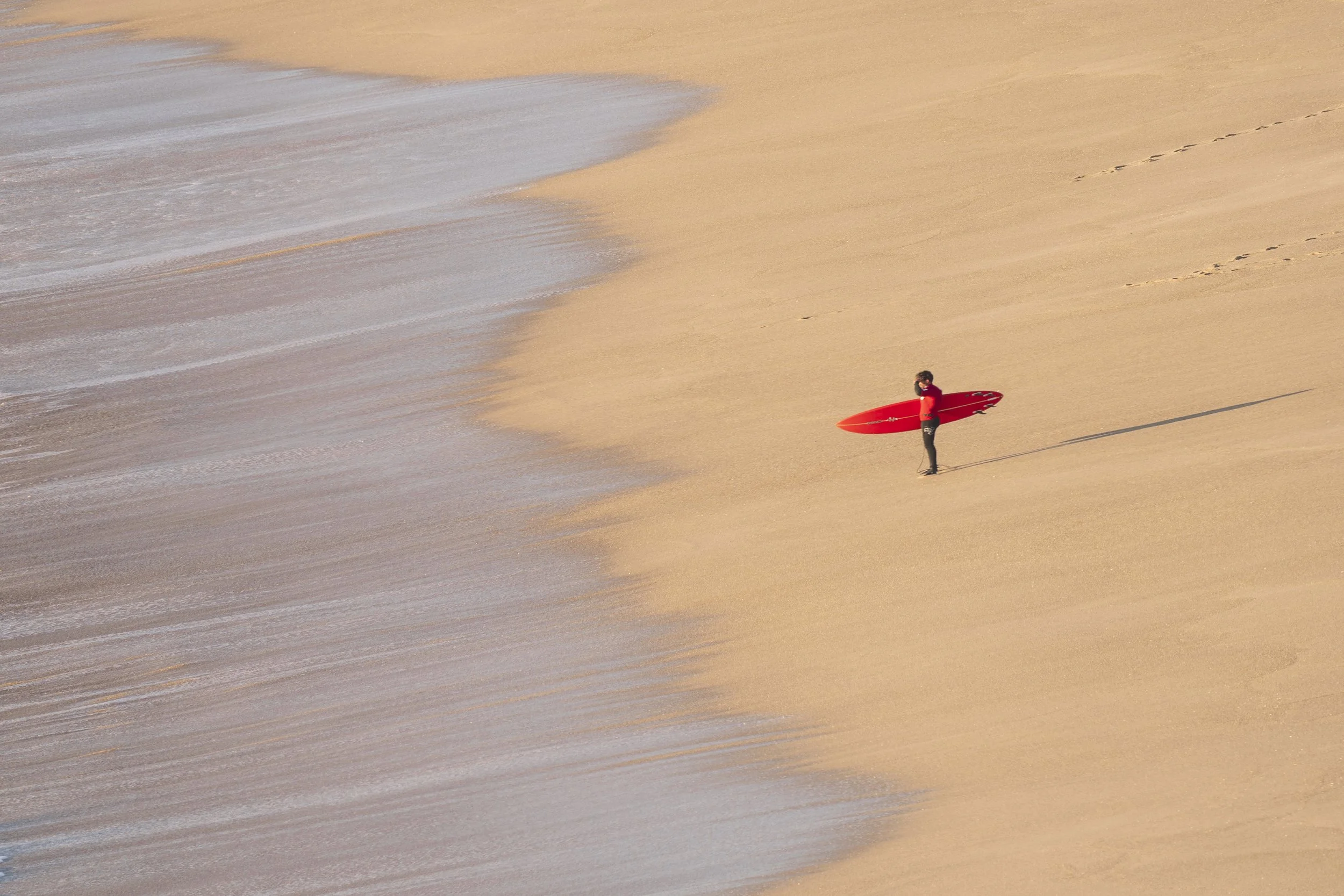 Professional photographer in Portugal, Nike Ossler captured a personal photography series in Nazaré, exploring coastal life through documentary and storytelling imagery.