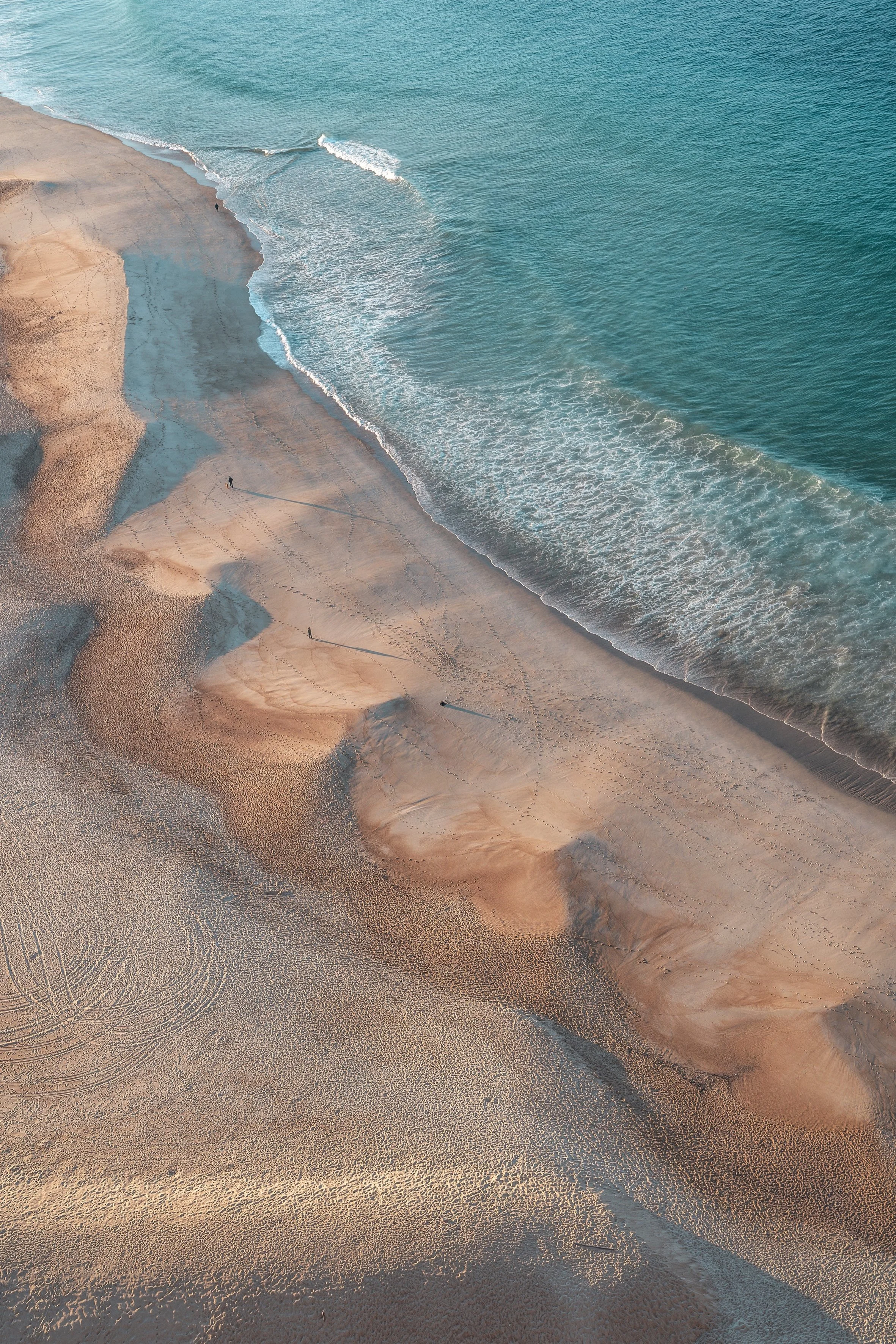 Professional photographer in Portugal, Nike Ossler captured a personal photography series in Nazaré, exploring coastal life through documentary and storytelling imagery.