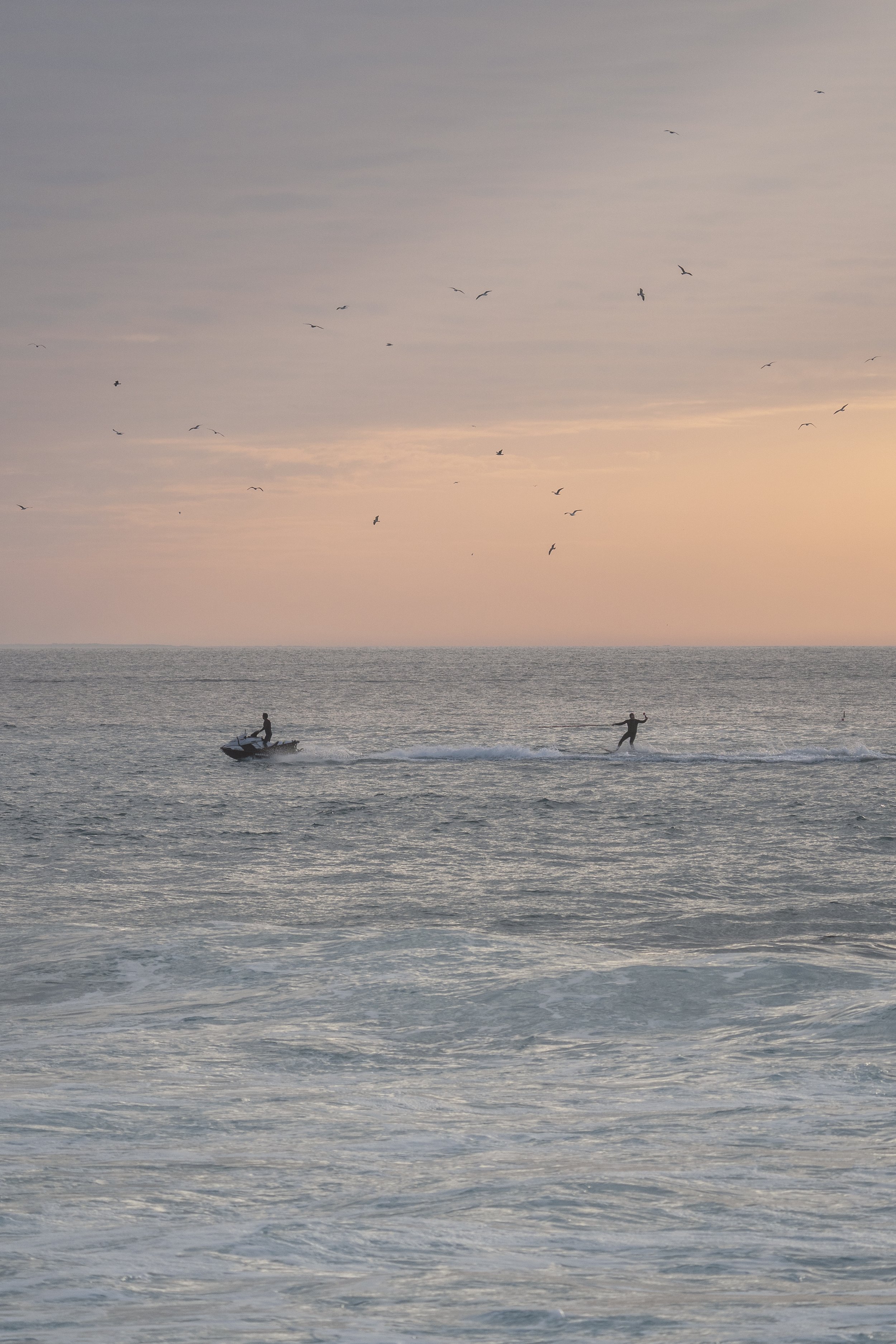 Professional photographer in Portugal, Nike Ossler captured a personal photography series in Nazaré, exploring coastal life through documentary and storytelling imagery.