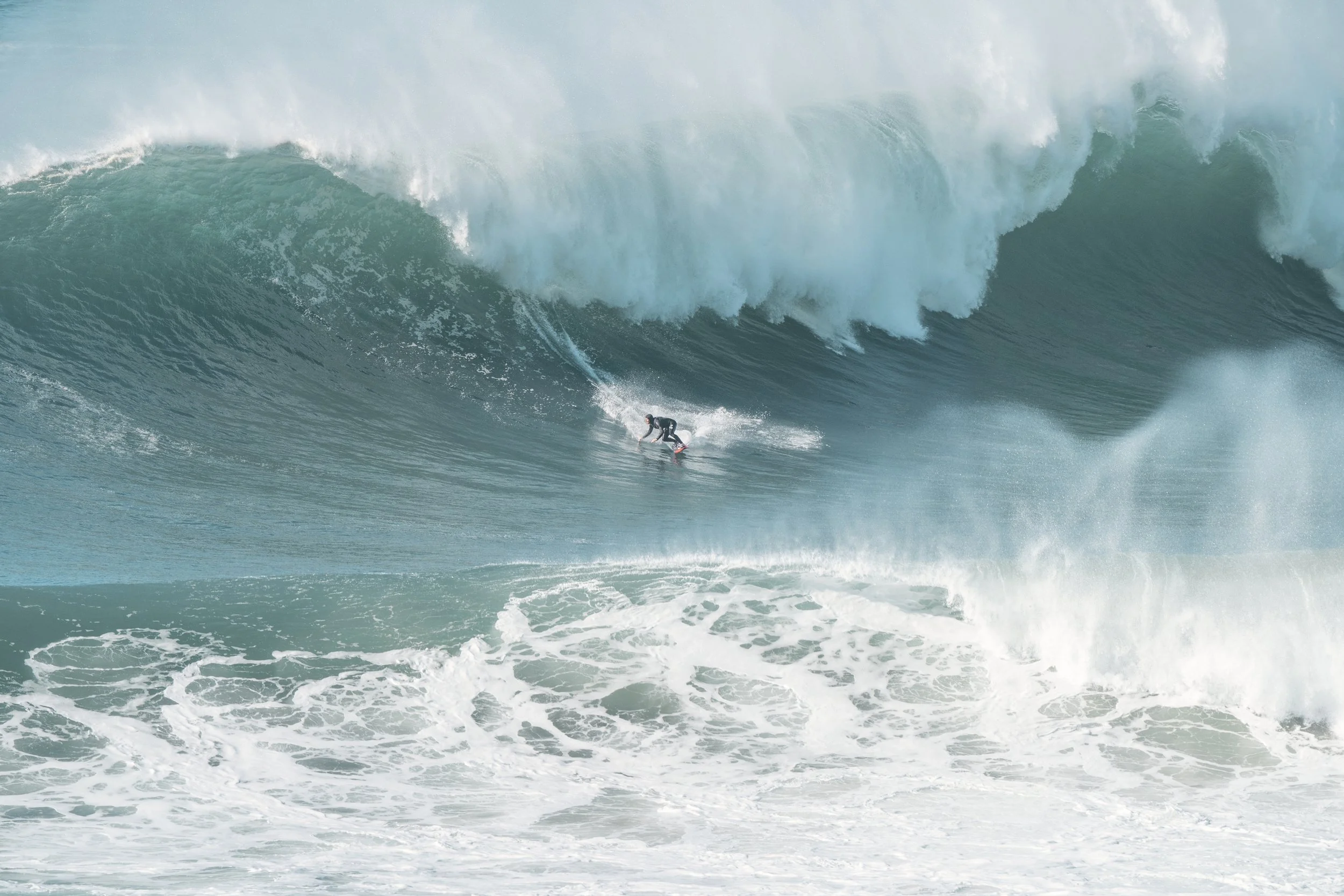 Professional photographer in Portugal, Nike Ossler captured a personal photography series in Nazaré, exploring coastal life through documentary and storytelling imagery.