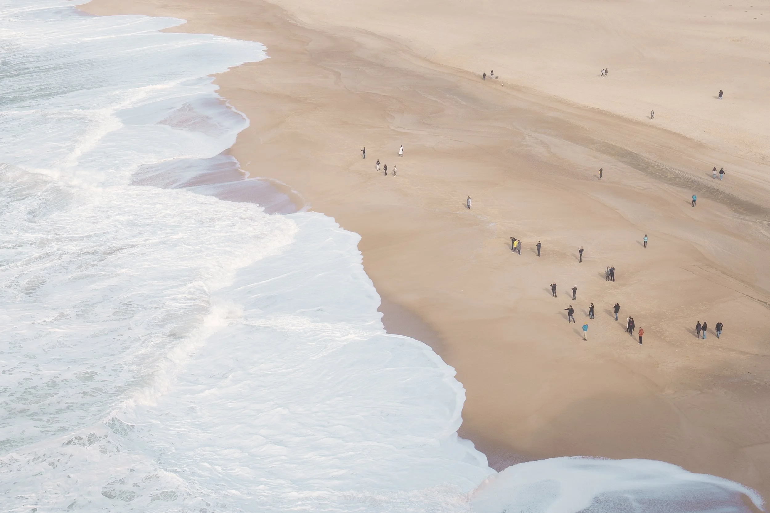 Professional photographer in Portugal, Nike Ossler captured a personal photography series in Nazaré, exploring coastal life through documentary and storytelling imagery.