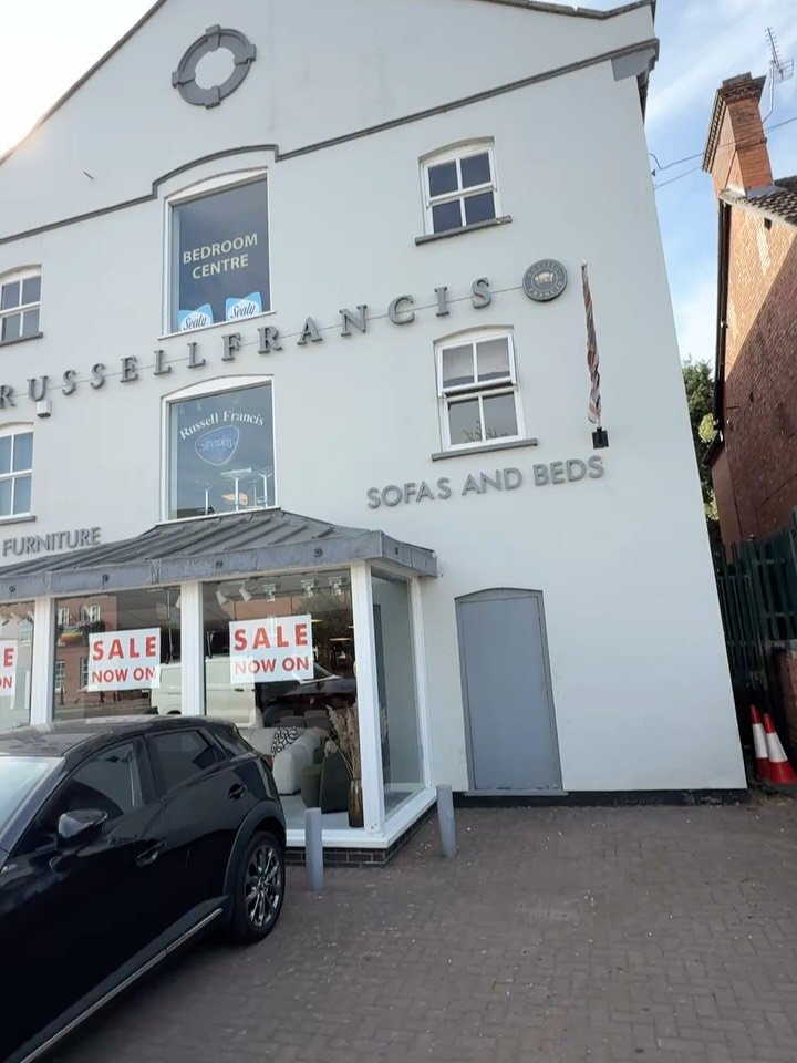 This way to Dalkard &amp; Elliott carpets &amp; flooring 

Come and browse our carpet, LVT, Vinyl, Laminate and rug collections here at Dalkard &amp; Elliott. Our manager George who has over 50 years of experience as a fitter and now manager will com