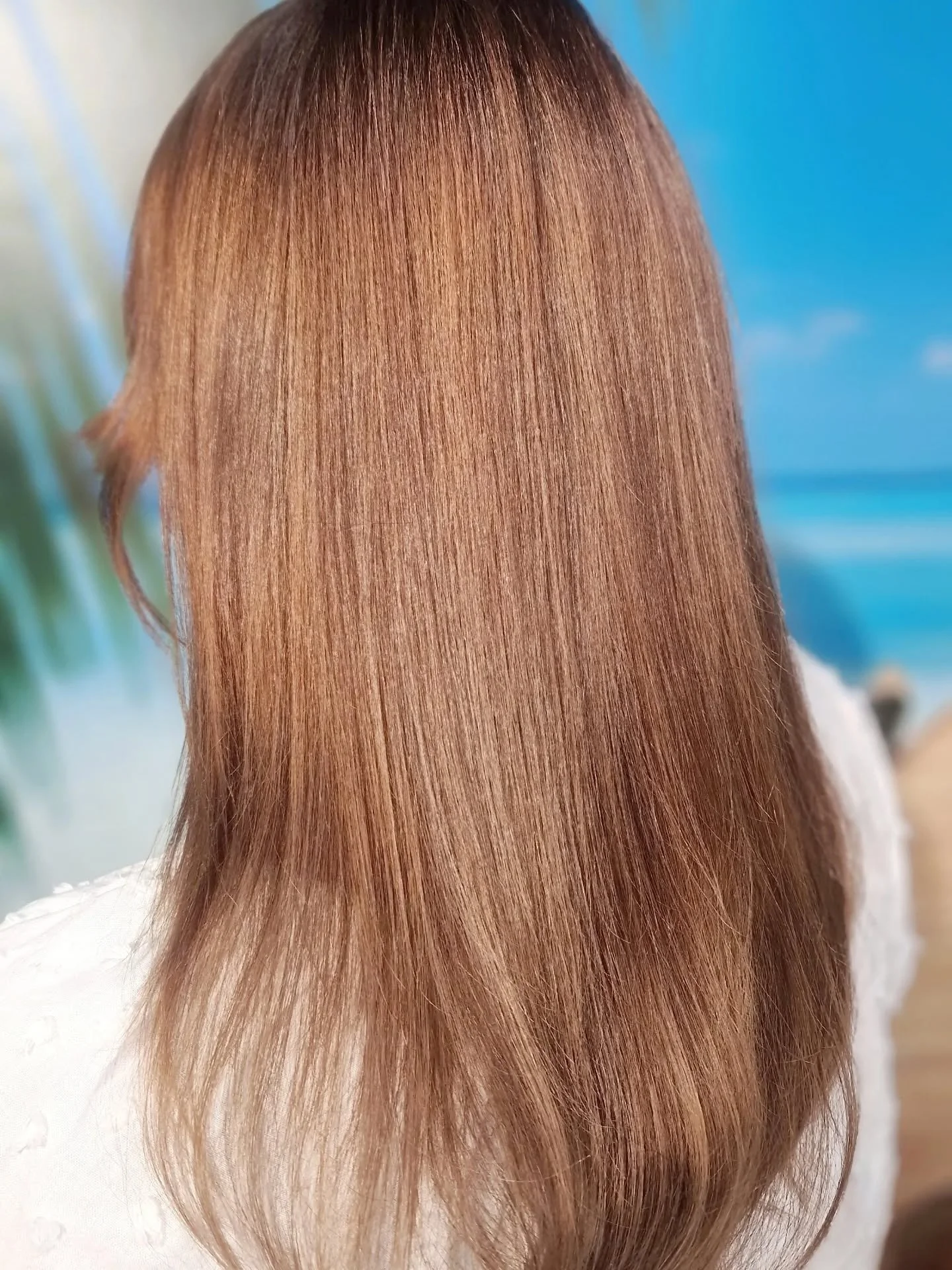 Perjantain muuttuja.✨️
Tehtiin liukuvaa kaunista vaaleaa vaalentamalla latvaa ja lis&auml;&auml;m&auml;ll&auml; pehmeit&auml; l&auml;mpimi&auml; s&auml;vyj&auml;.🍪

#cutrin #bronde #kampaajajyv&auml;skyl&auml; #kampaamo