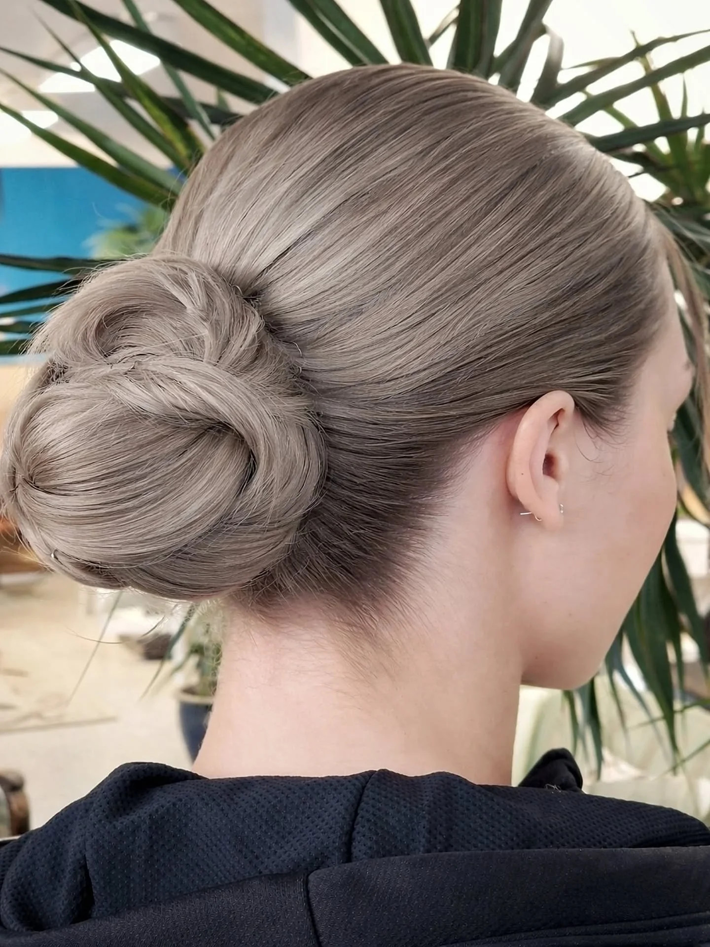 Vuosijuhliin kampaus n&auml;in viikonlopun alkuun!✨️🤍

#kampaus #jyv&auml;skyl&auml; #kampaajajyv&auml;skyl&auml; #m&auml;kimatti #kampaaja