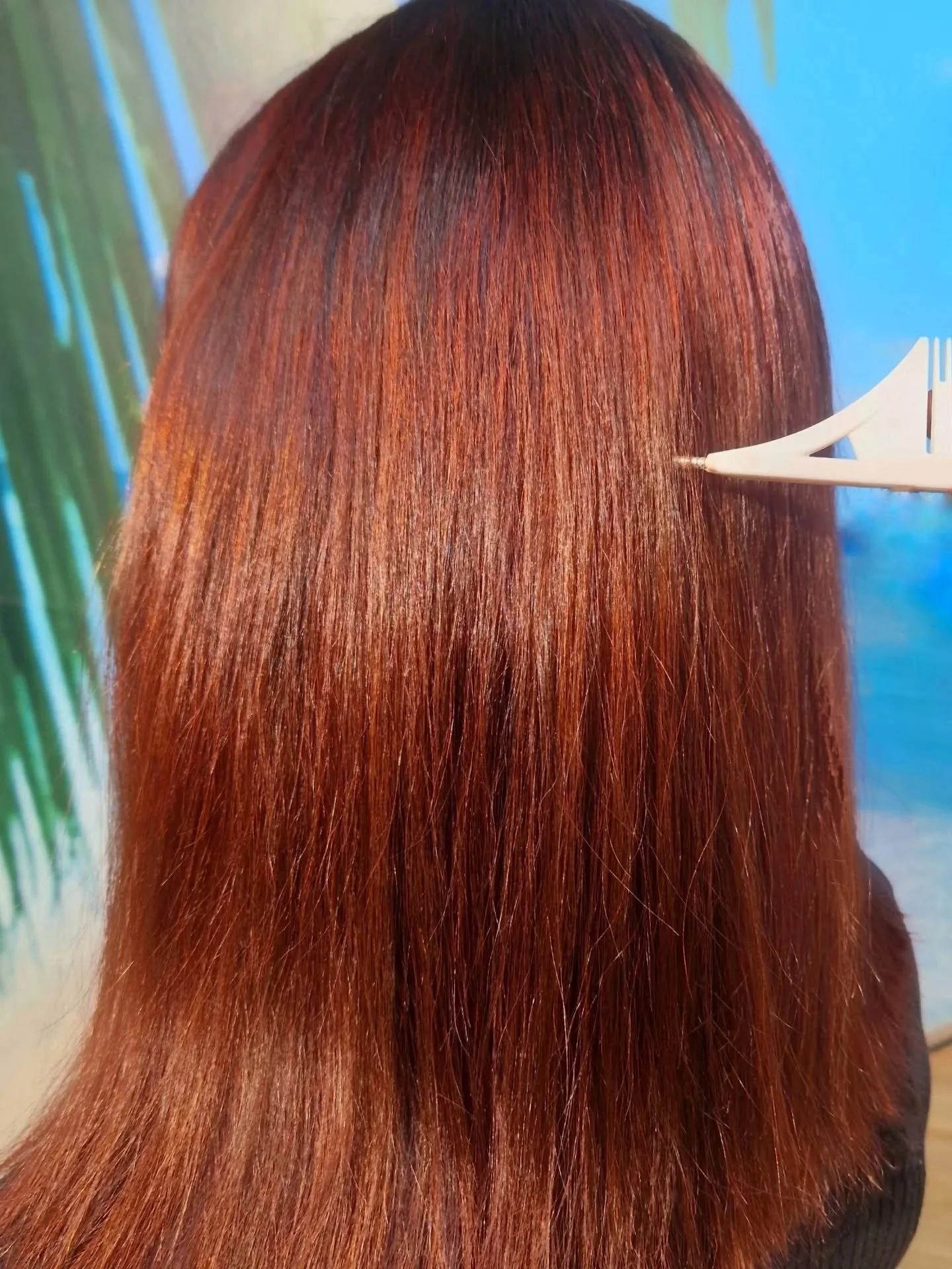 Joulutukka.❤️✨️

T&auml;h&auml;n hiukseen on aikaisemmin k&auml;ytetty kasviv&auml;rej&auml; ja t&auml;m&auml; on tuonut omat haasteensa mukaan v&auml;riprojektiin. Mutta nyt p&auml;&auml;stiin kauniiseen punaiseen tummalla tyvell&auml;.🌶

#kampaaja