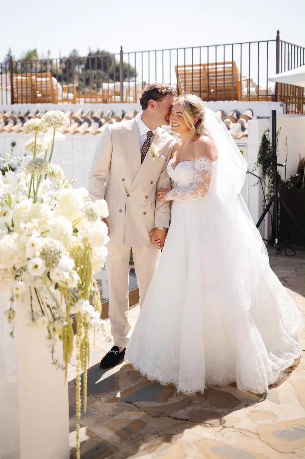 A bespoke cream double-breasted wedding suit crafted from breathable fresco cloth from Hardy minnis paired with a bespoke white shirt and tie for a stylish destination wedding. Handmade and fitted at Kale Bespoke, City of London.