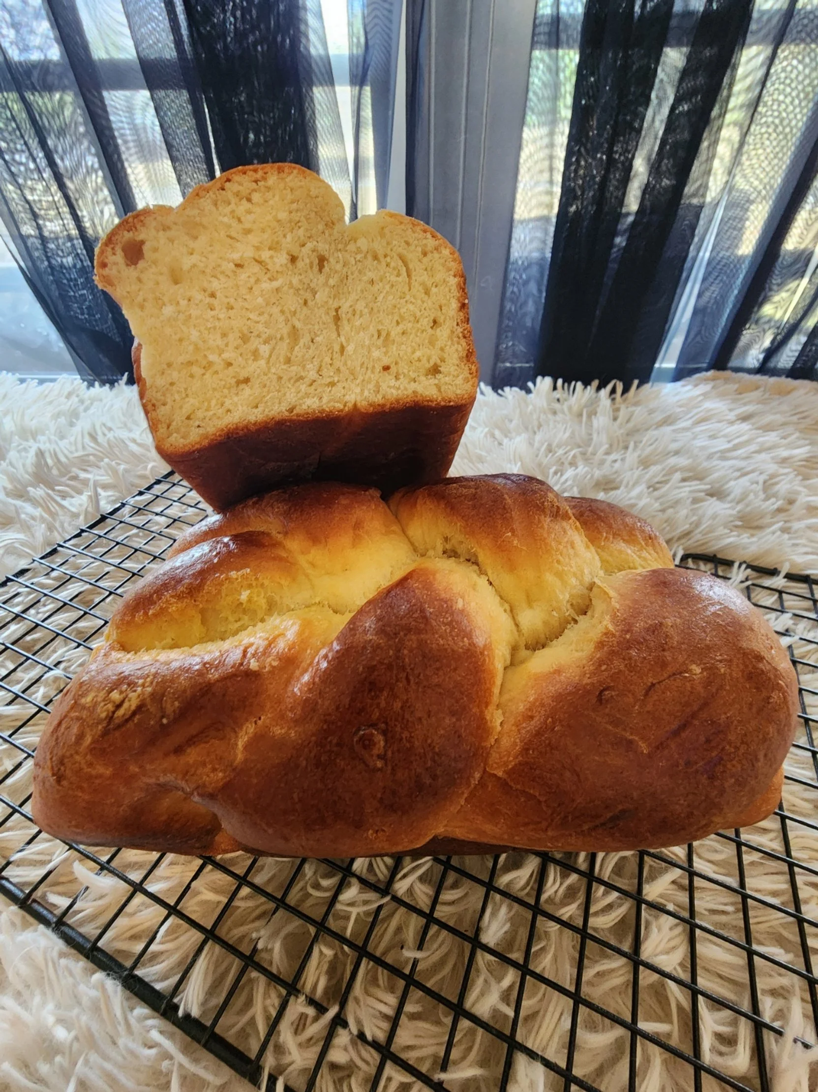 Threads of Grace
A softly braided brioche loaf, gently sweet and meant to be shared.