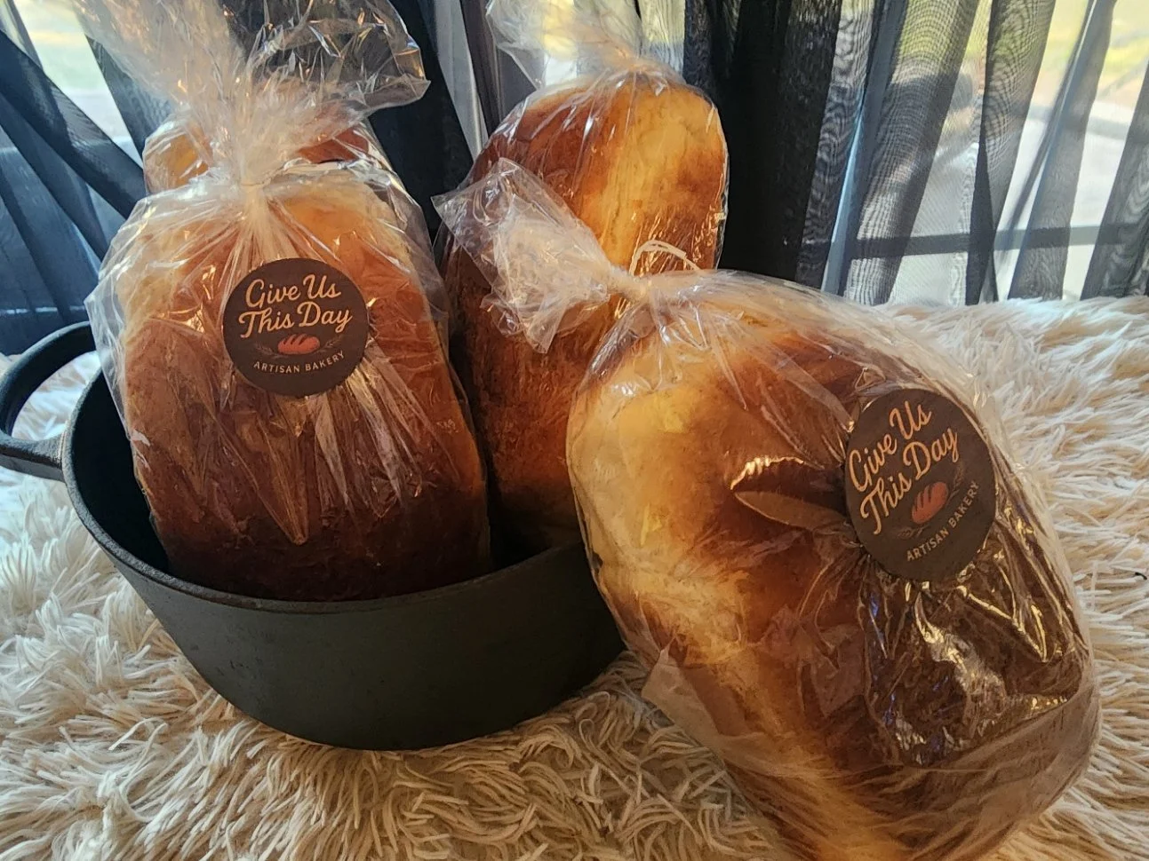 Risen 3 dutchie window white fur black sheer.jpg