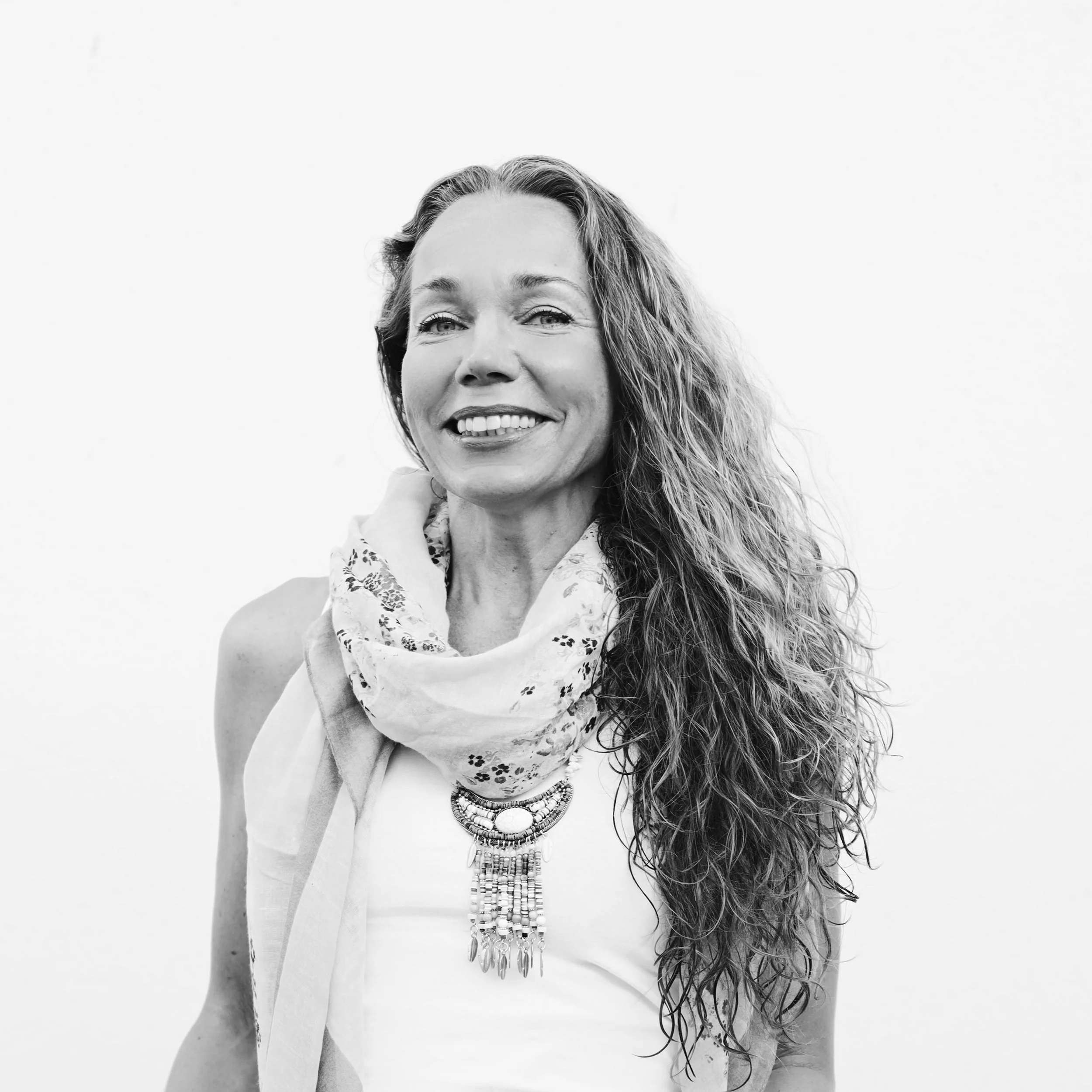 Portrett av kvinnelig seniorkonsult i Indigo Ipex, Svarthvitt