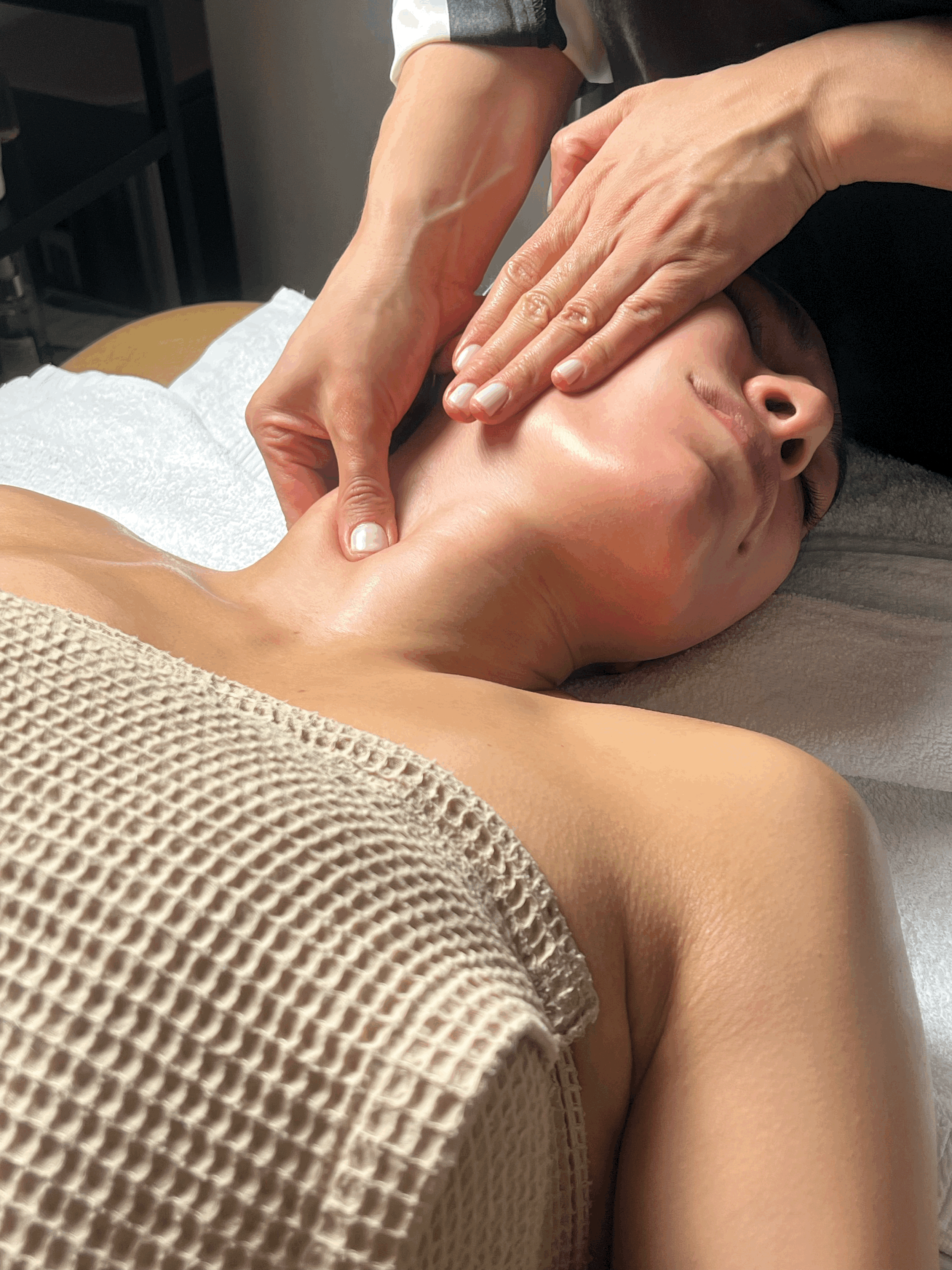 3 sesiones de FACE CLEAN/ FACE REVITALIZER