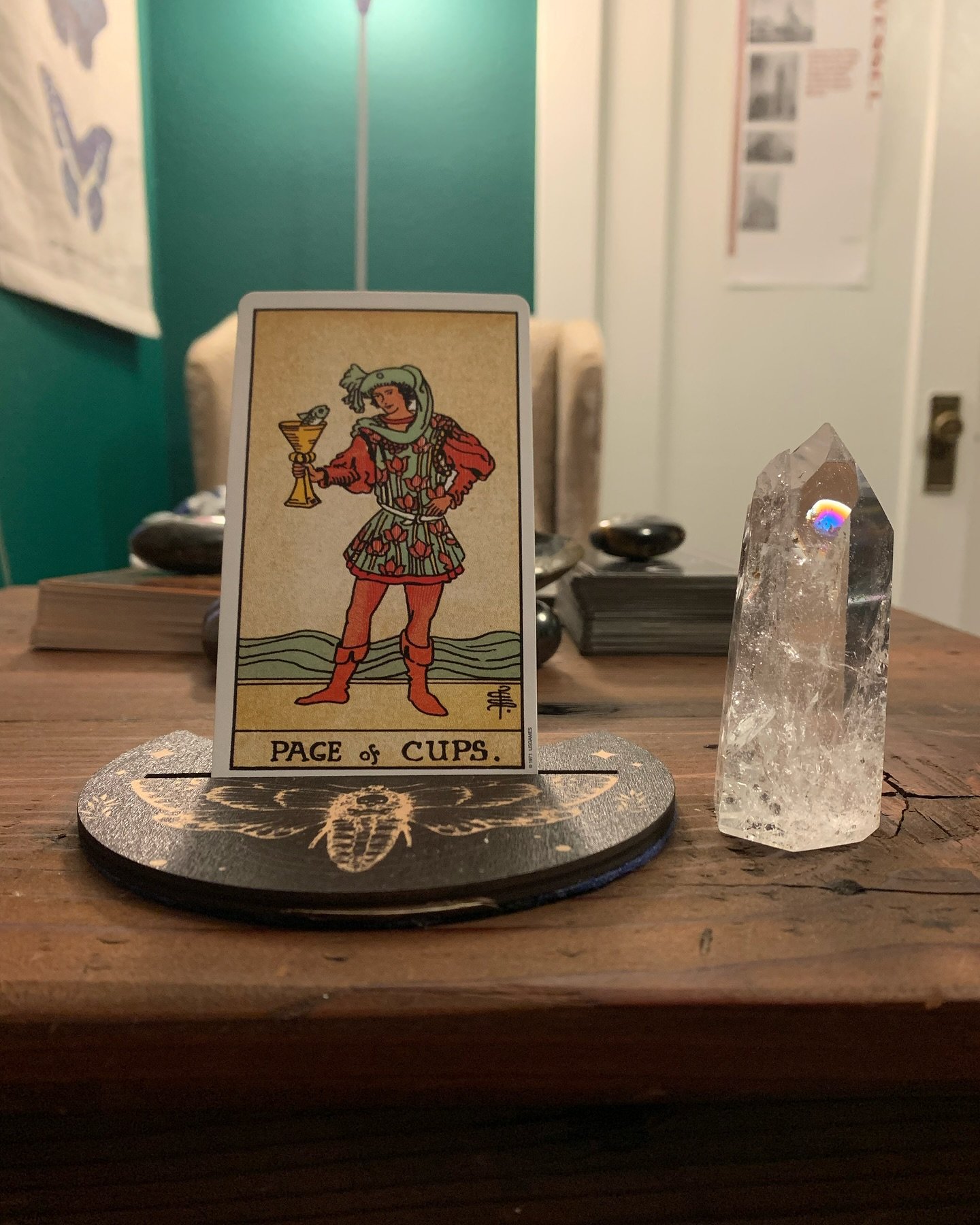Tuesday, 8 April 2025 - The Waters of Change Arrive. 

Card: Page of Cups
Energy: Clear Quarts serving as Seraphinite
Ruling Number: 8
Chakra{s}: Sacral, Heart, &amp; Crown
Song: Knocking - Tori Amos
________
I Am
The Angel of the Water
My Cup Runnet