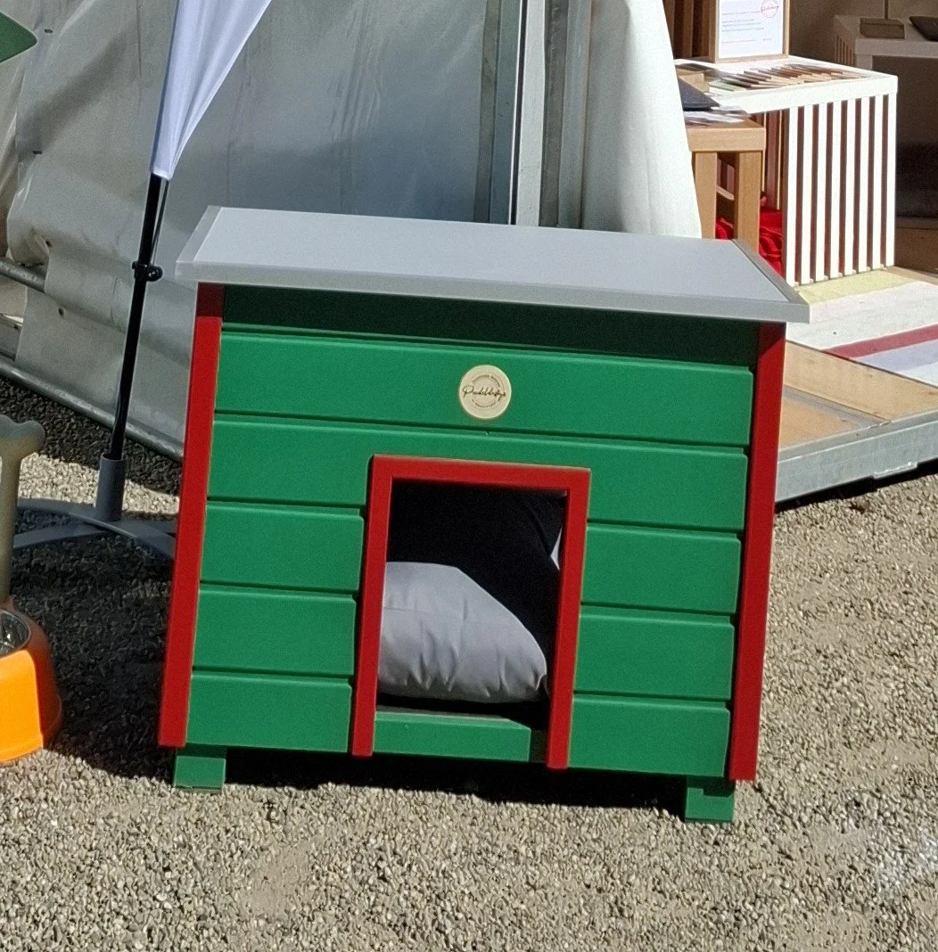 Outdoorbox | Bootshaus
Liegefläche 75 x 50 cm
4 Füße mit Isopad; 2 Seitenfenster mit Plexi
Außenmaße 85 x 70 x 65 cm L/H/T
Deckelklappe mit Kunststoffdachbahn

Sonderpreis Ausstellungsstück 649,00 €