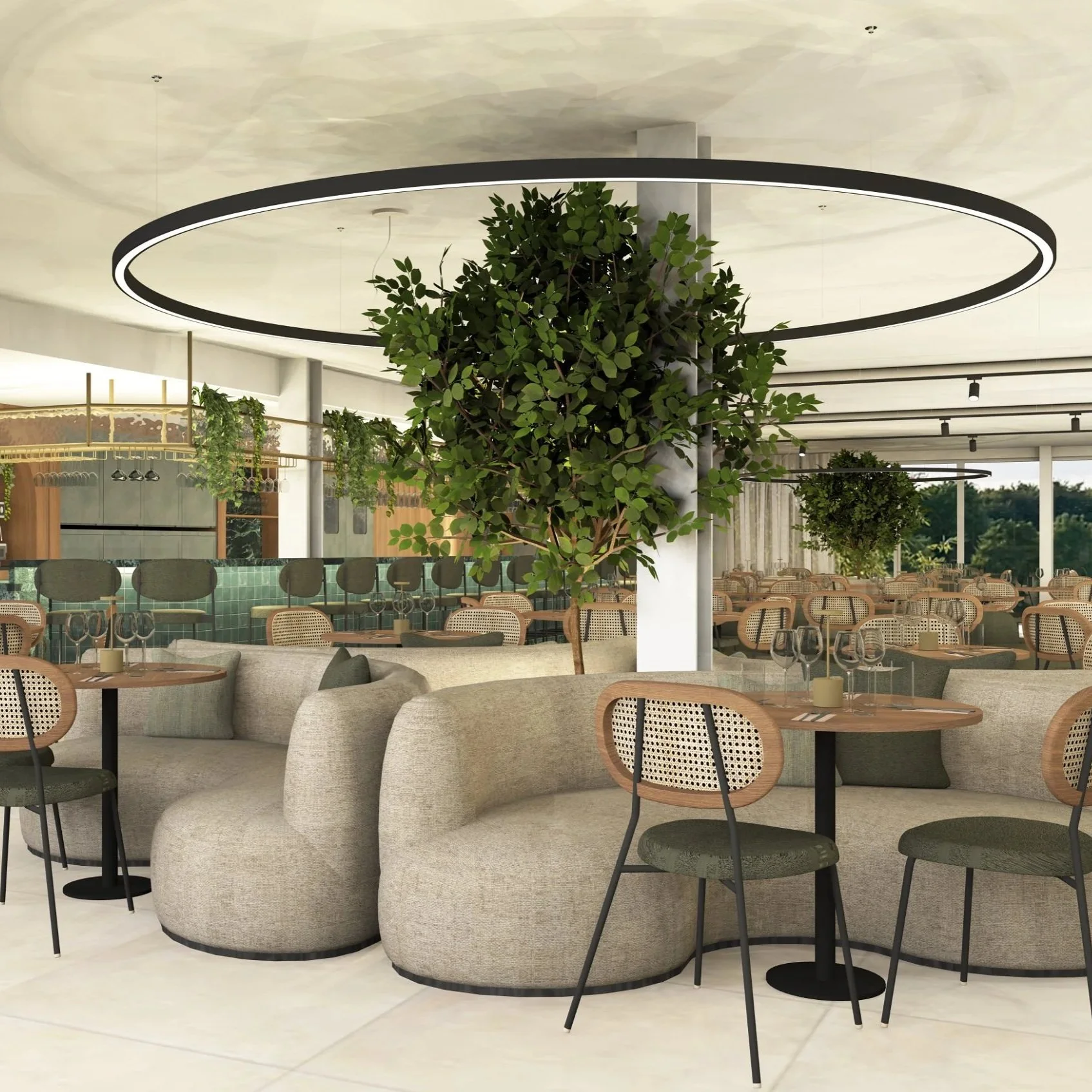 Moderne brasserie met ronde zitjes, houten tafels, groene planten en grote ramen met uitzicht op de natuur.