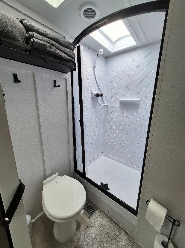 02 - bathroom.jpg