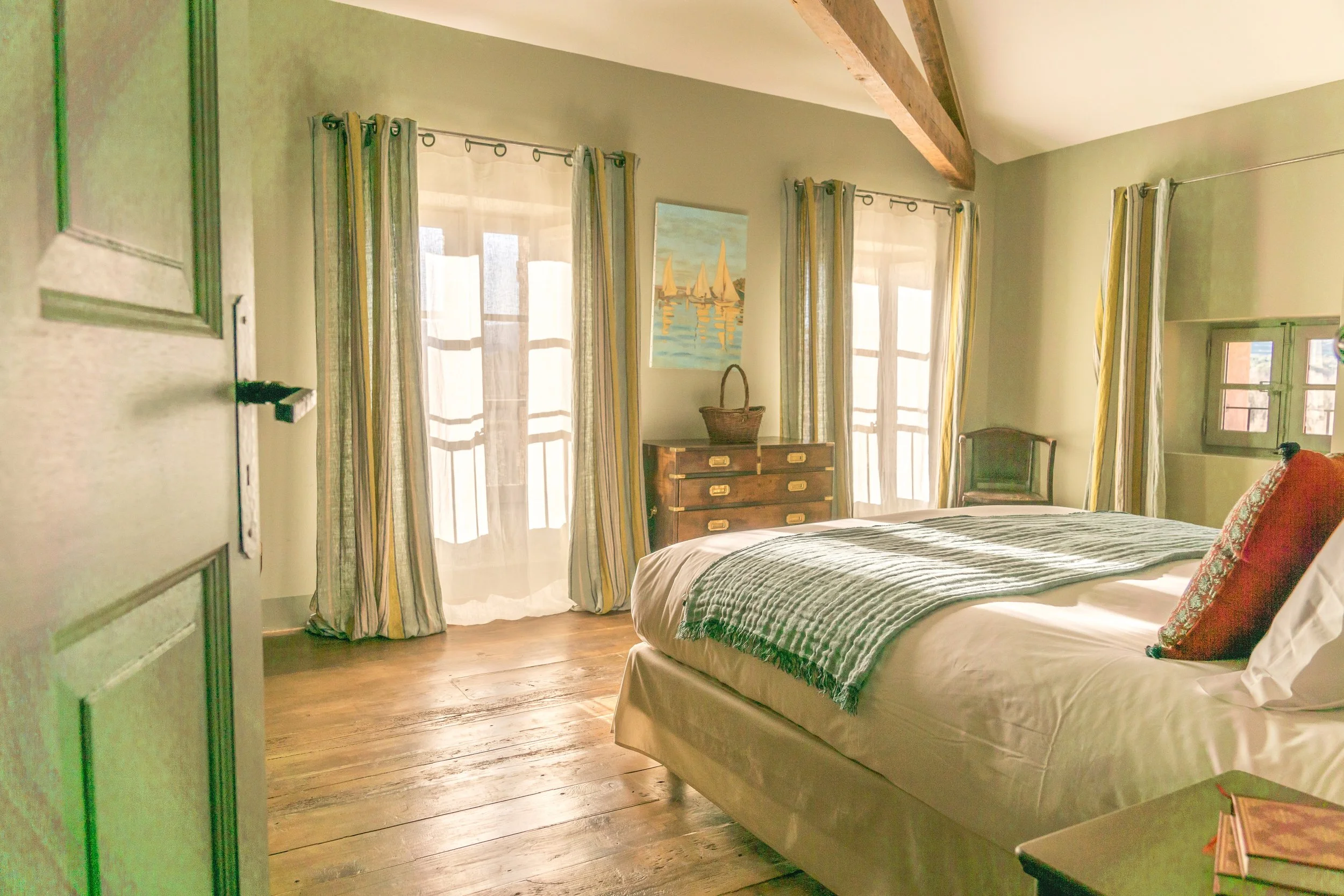 Château Saint-Roux I RP (en collaboration avec l'agence Ciel Rouge)