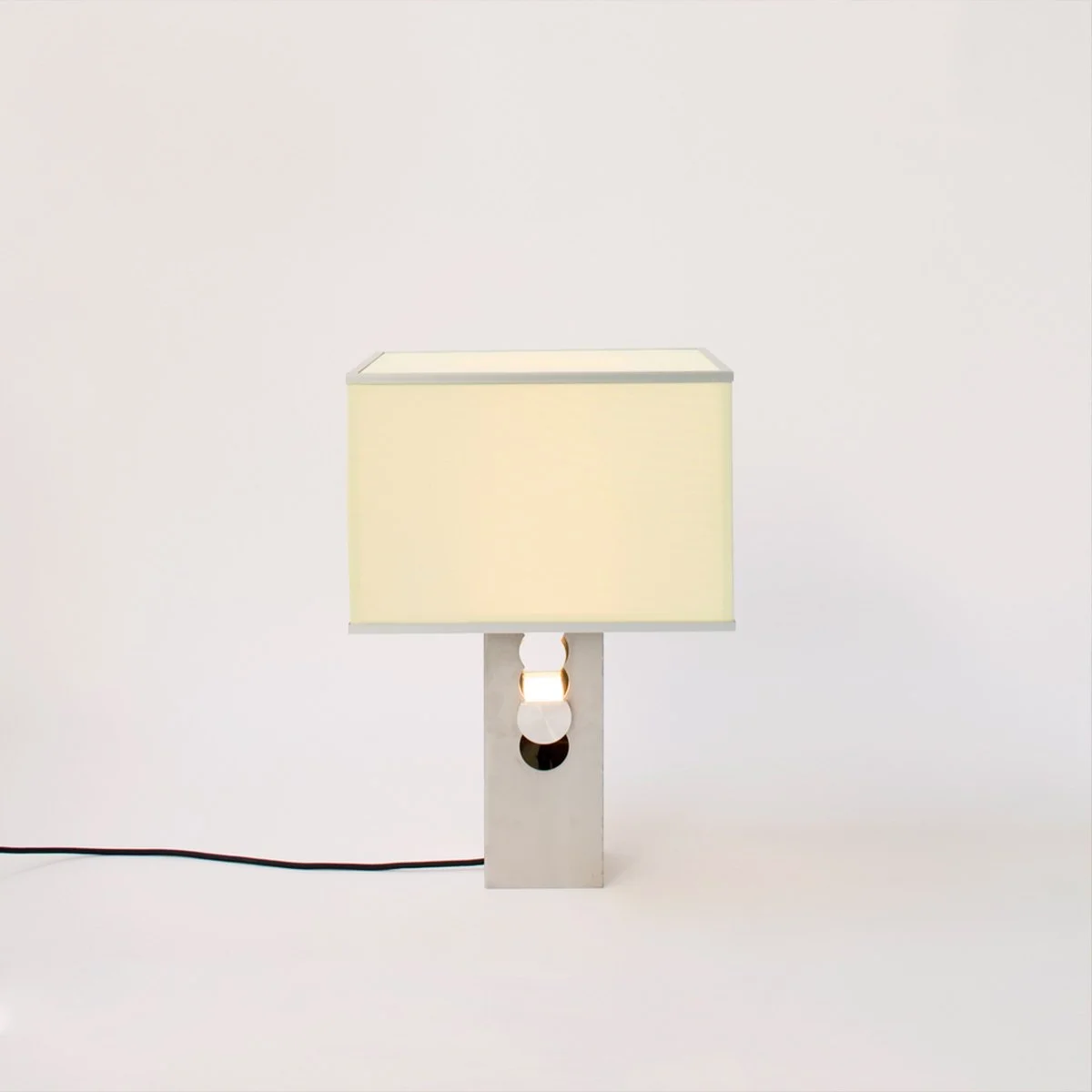  Captive Table Lamp by Studio Nagot | Source: Basic.Space 
